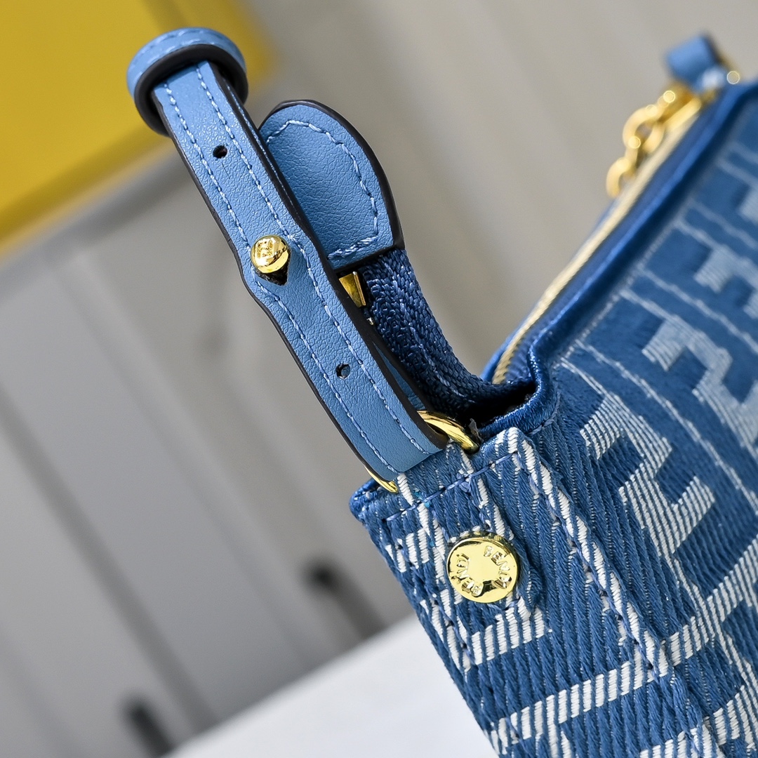 Fendi(フェンディ) 斜 めがけ バッグ 20x3x12cm