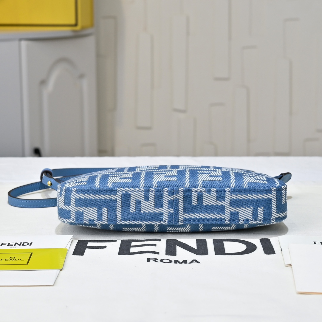 Fendi(フェンディ) 斜 めがけ バッグ 20x3x12cm
