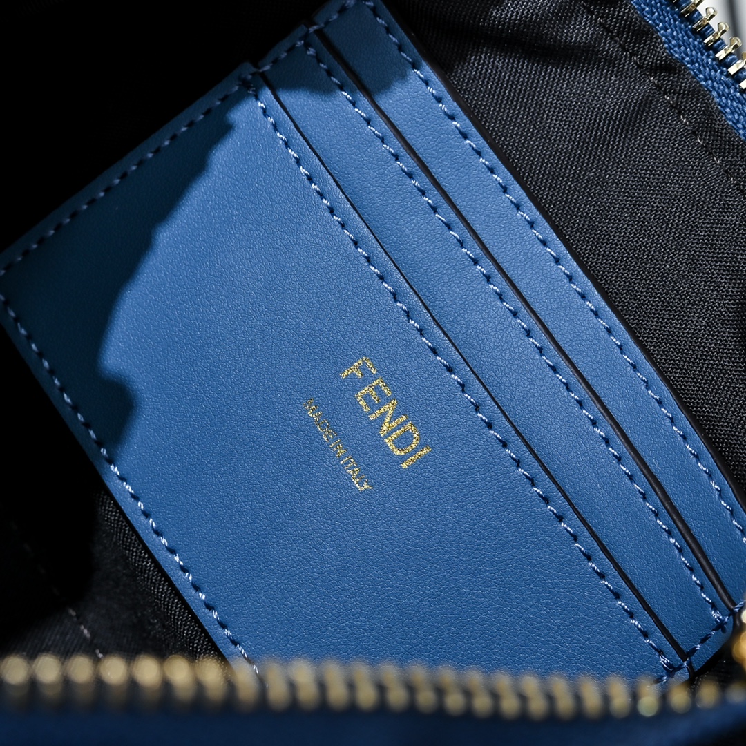 Fendi(フェンディ) 斜 めがけ バッグ 20x3x12cm