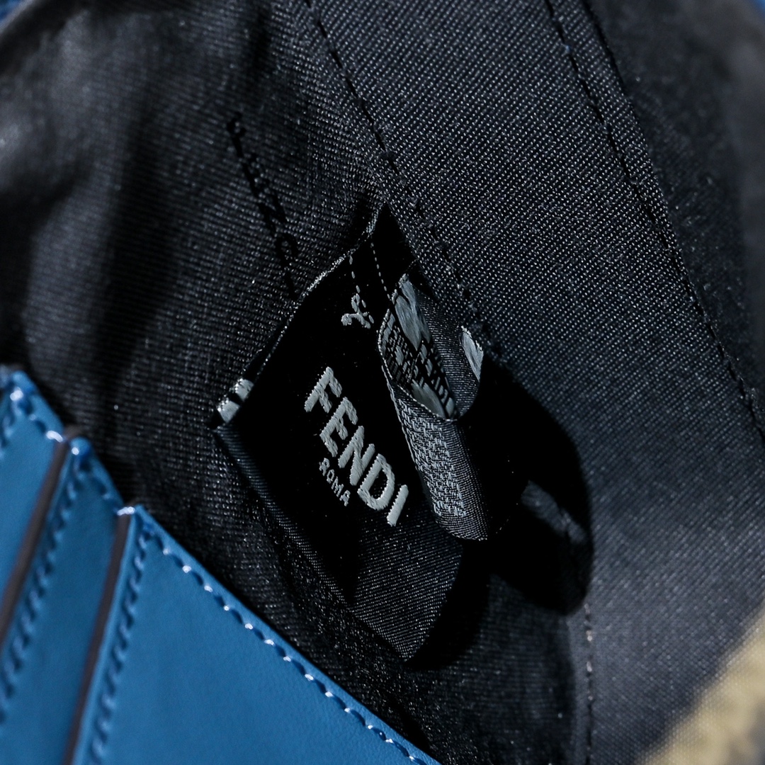 Fendi(フェンディ) 斜 めがけ バッグ 20x3x12cm