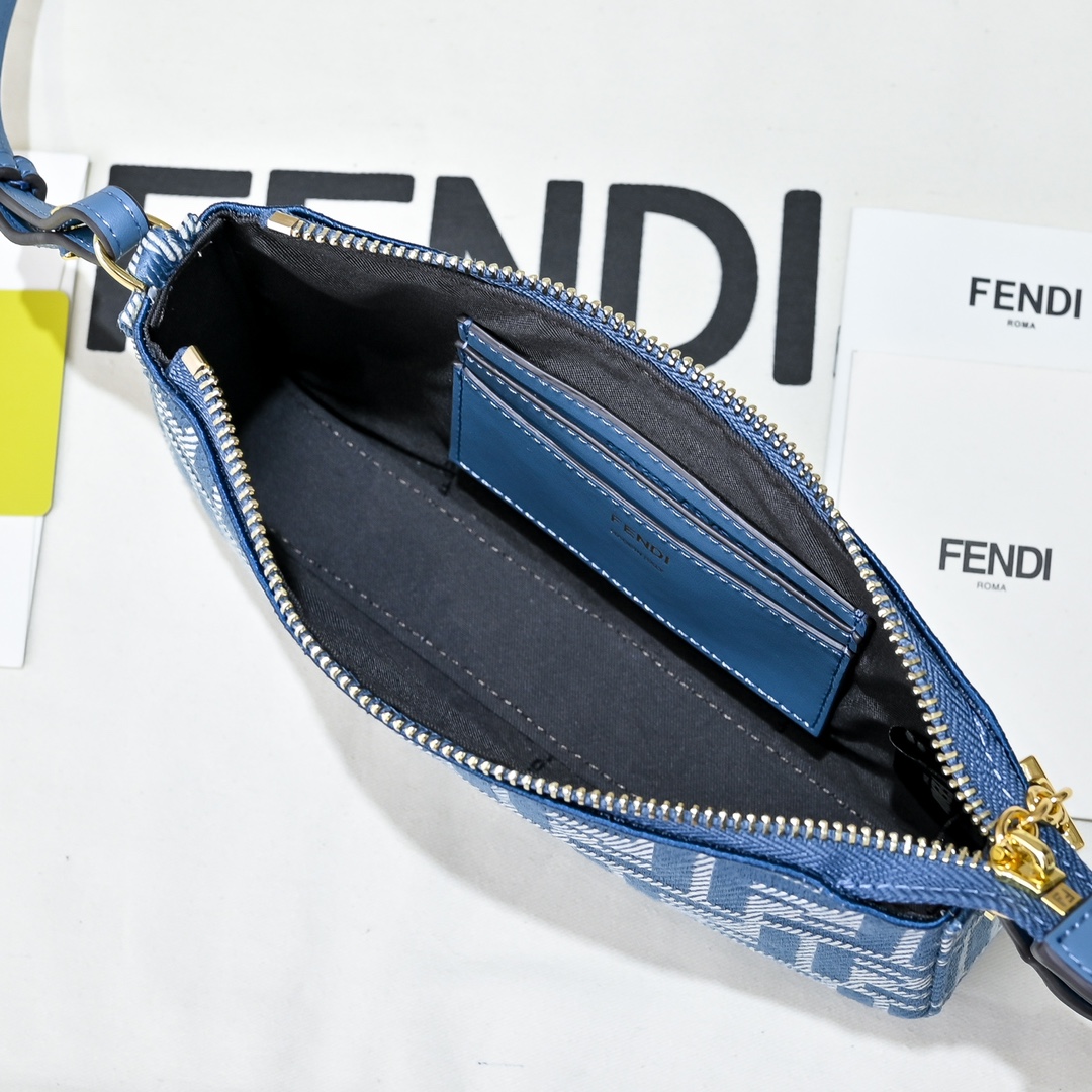 Fendi(フェンディ) 斜 めがけ バッグ 20x3x12cm
