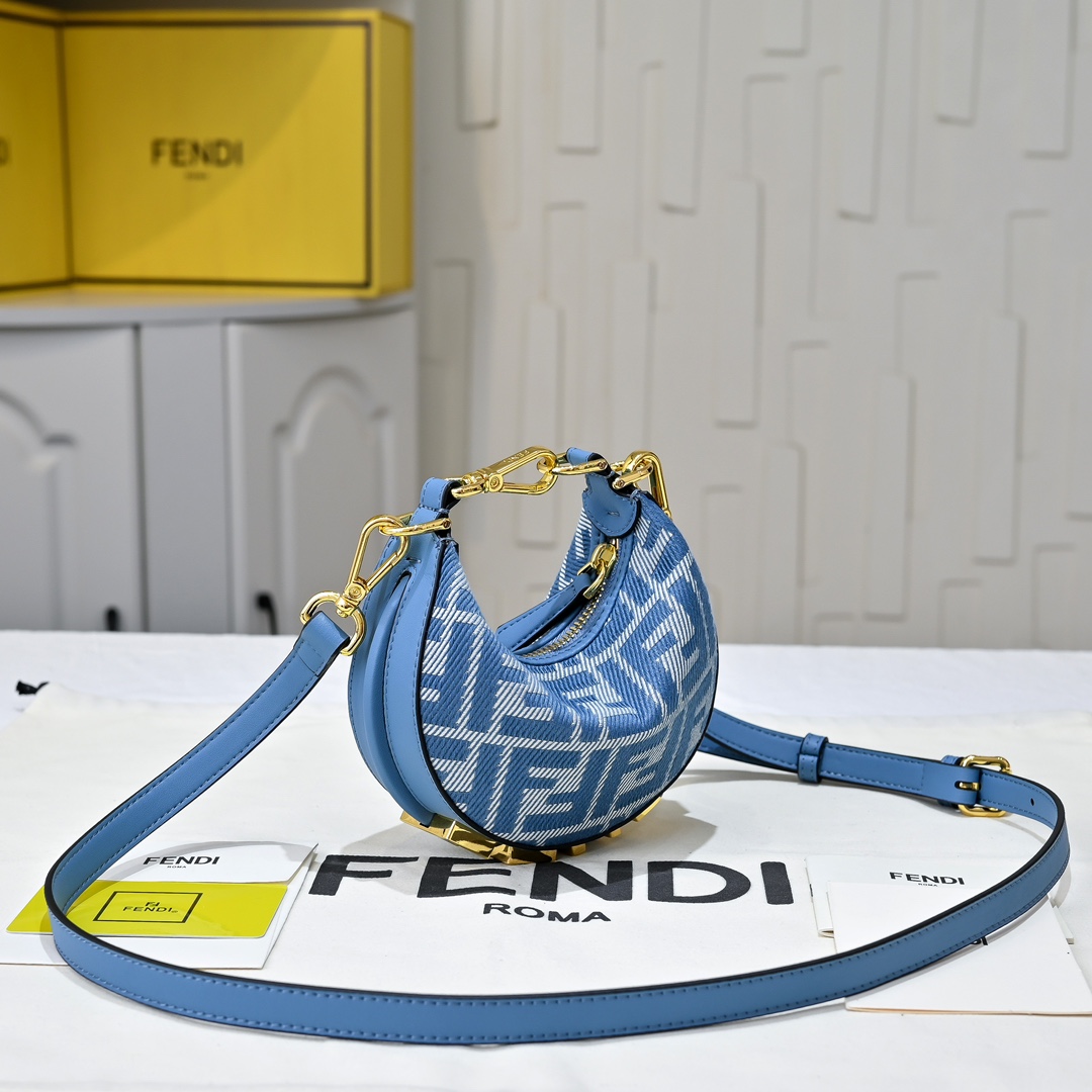 Fendi(フェンディ) 肩掛け バッグ 16x14x5cm