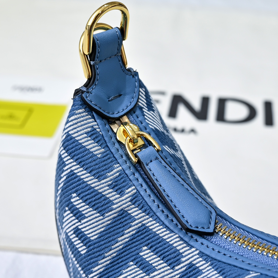 Fendi(フェンディ) 肩掛け バッグ 16x14x5cm