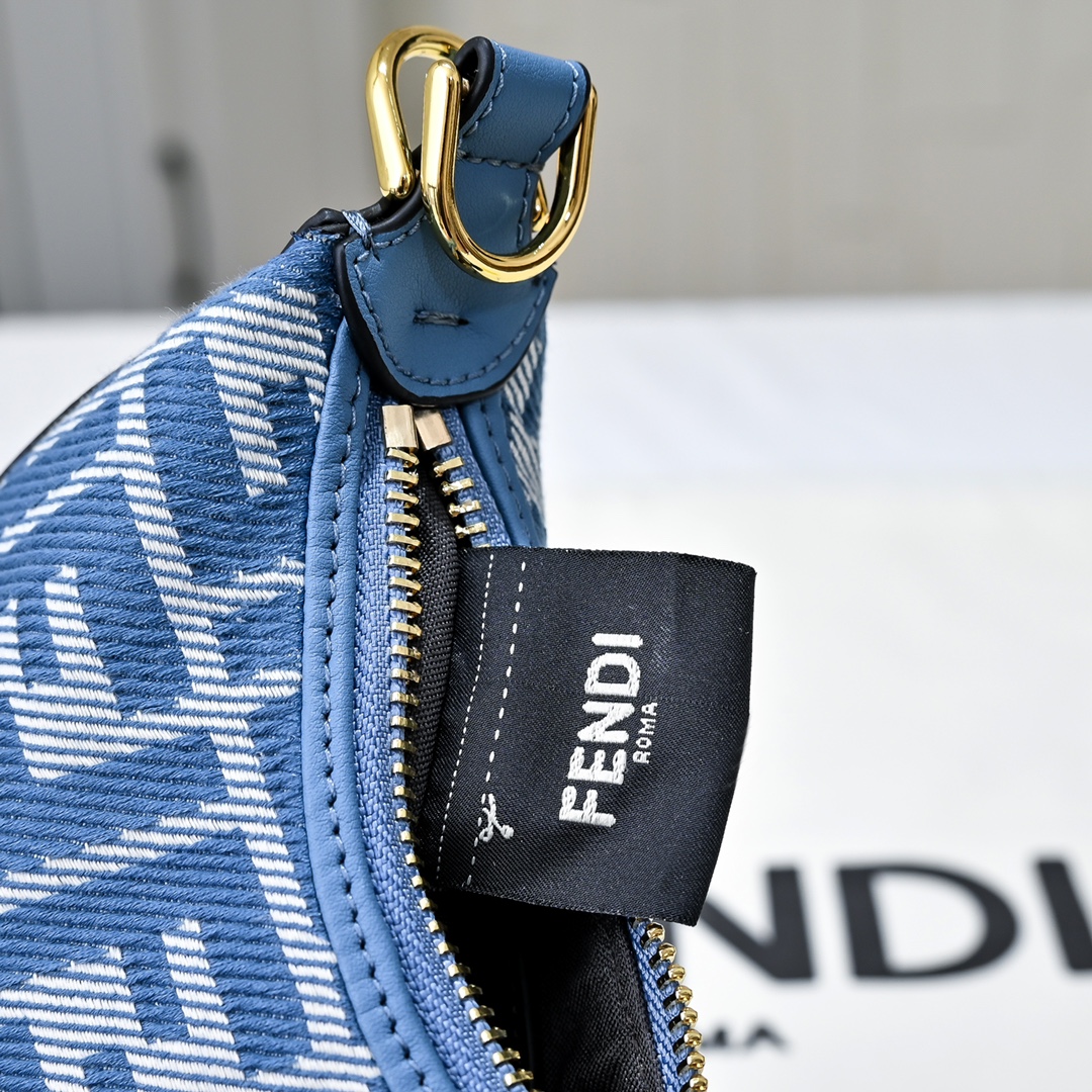 Fendi(フェンディ) 肩掛け バッグ 16x14x5cm