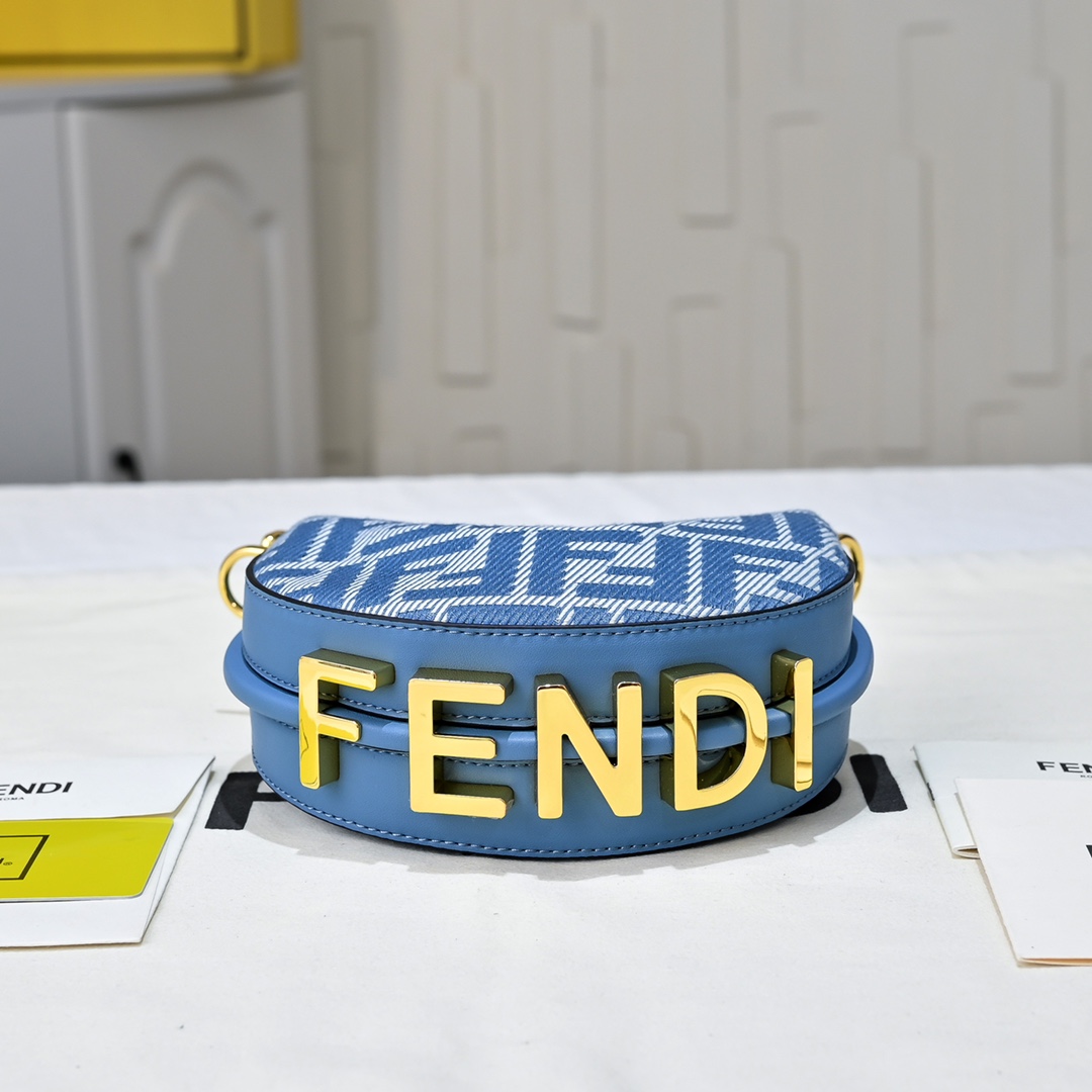 Fendi(フェンディ) 肩掛け バッグ 16x14x5cm