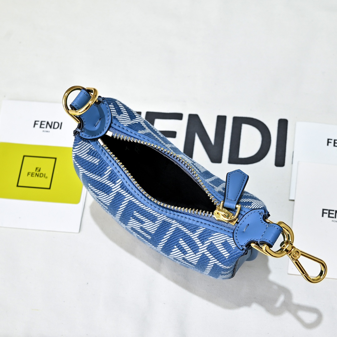 Fendi(フェンディ) 肩掛け バッグ 16x14x5cm
