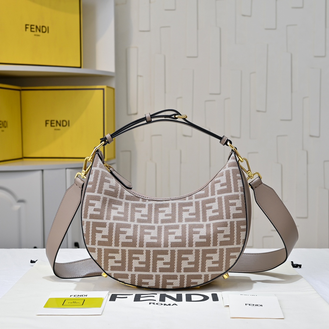 Fendi(フェンディ) 肩掛け バッグ 29x24x10cm