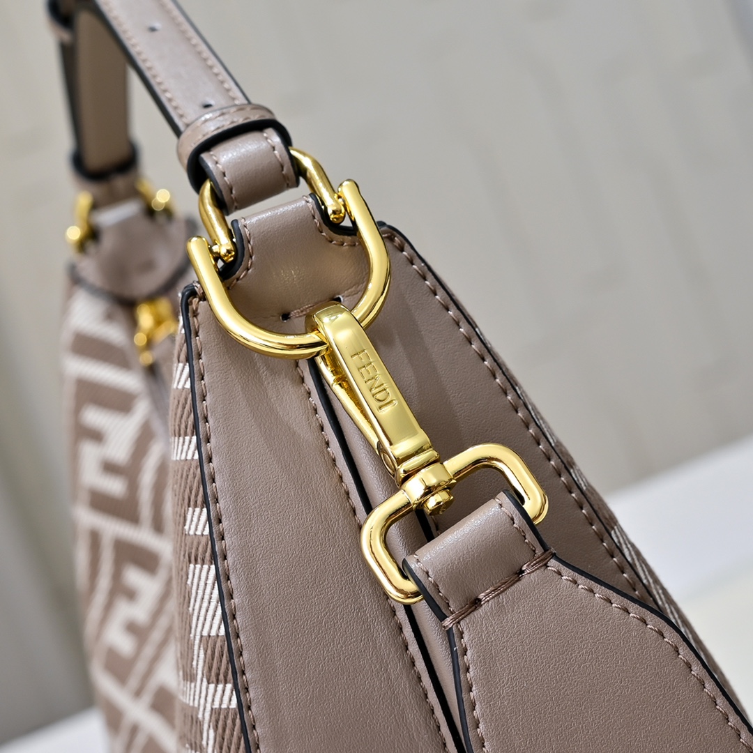 Fendi(フェンディ) 肩掛け バッグ 29x24x10cm