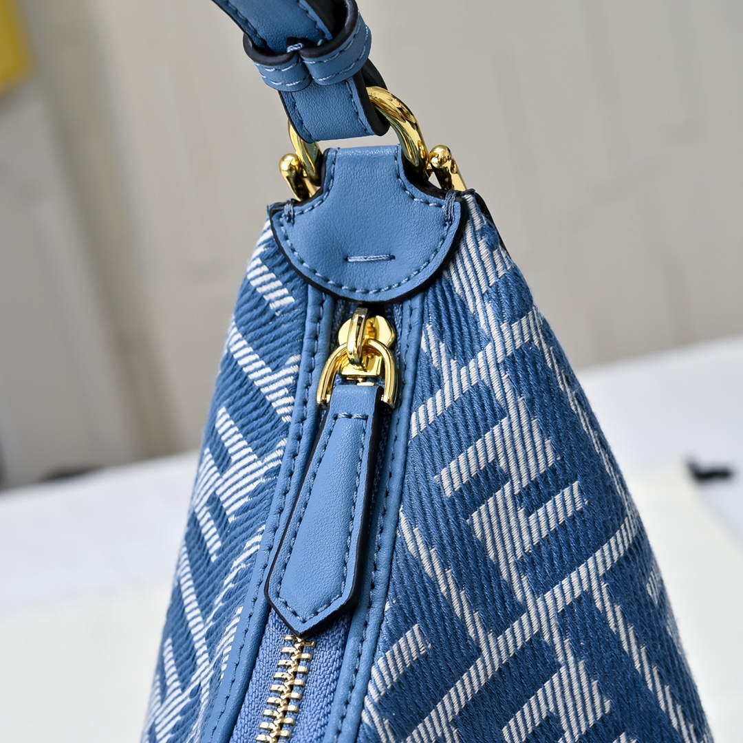 Fendi(フェンディ) 肩掛け バッグ 29x24x10cm