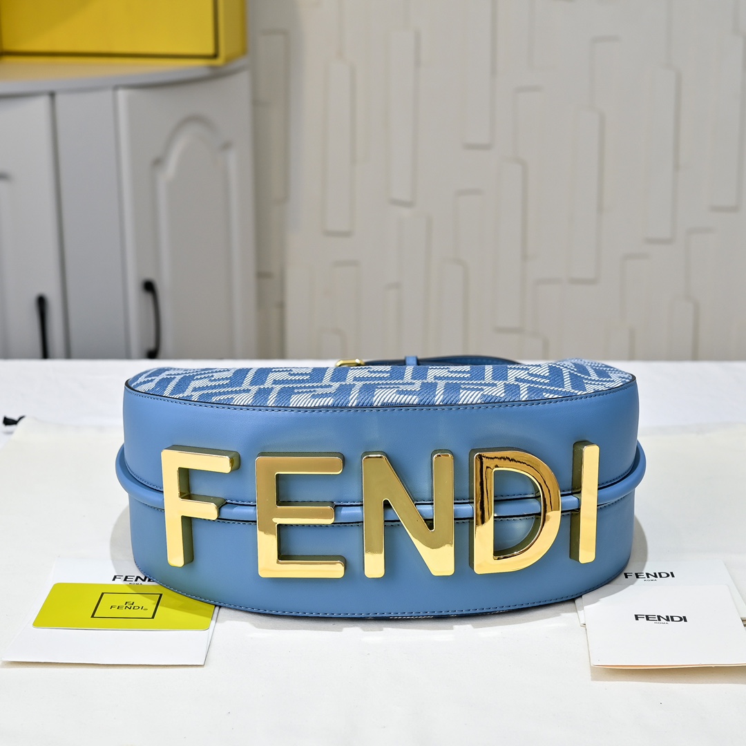 Fendi(フェンディ) 肩掛け バッグ 29x24x10cm