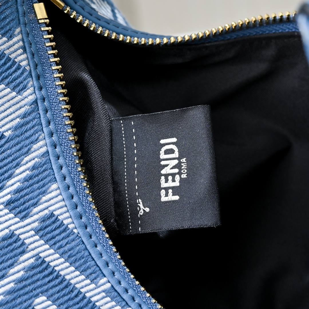 Fendi(フェンディ) 肩掛け バッグ 29x24x10cm
