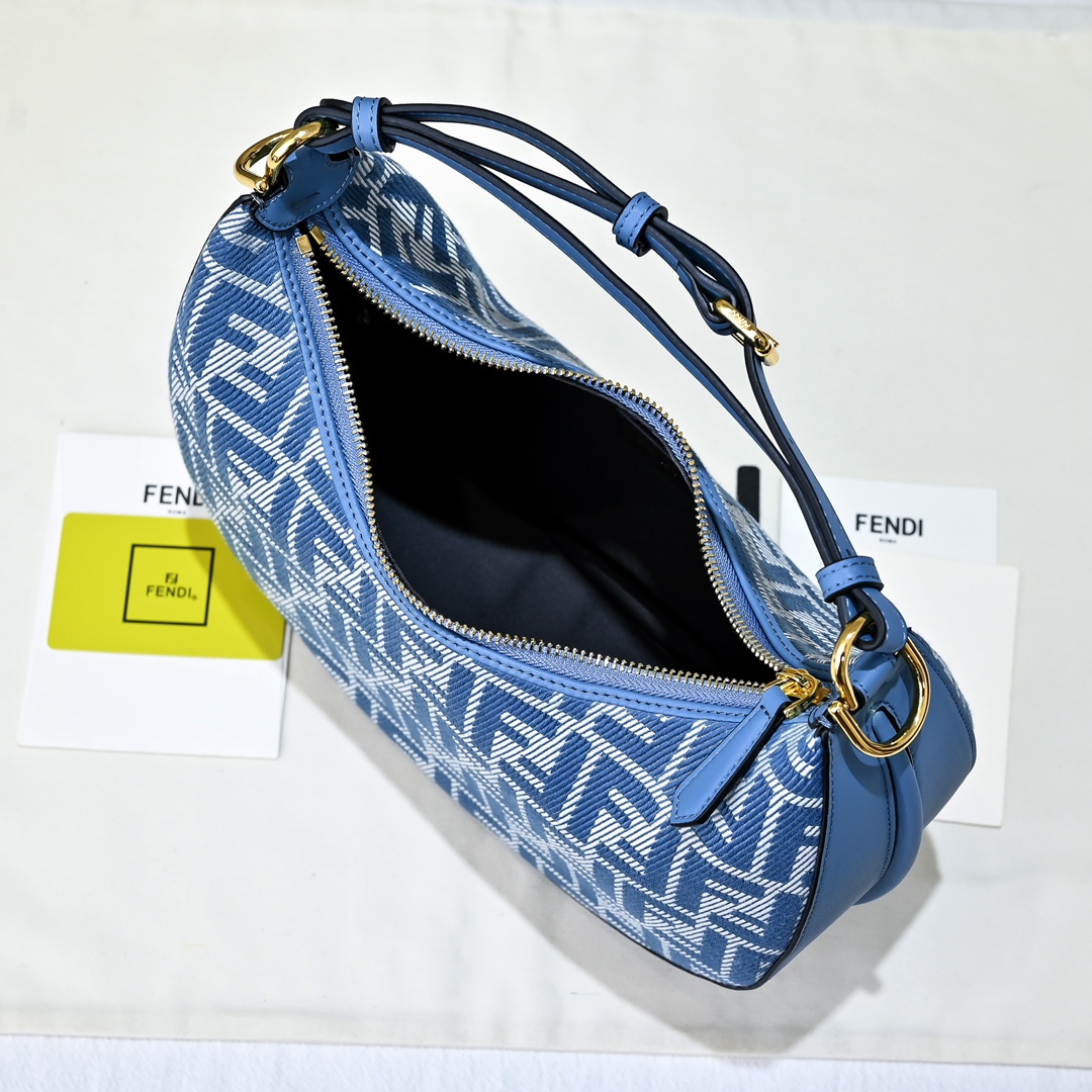 Fendi(フェンディ) 肩掛け バッグ 29x24x10cm