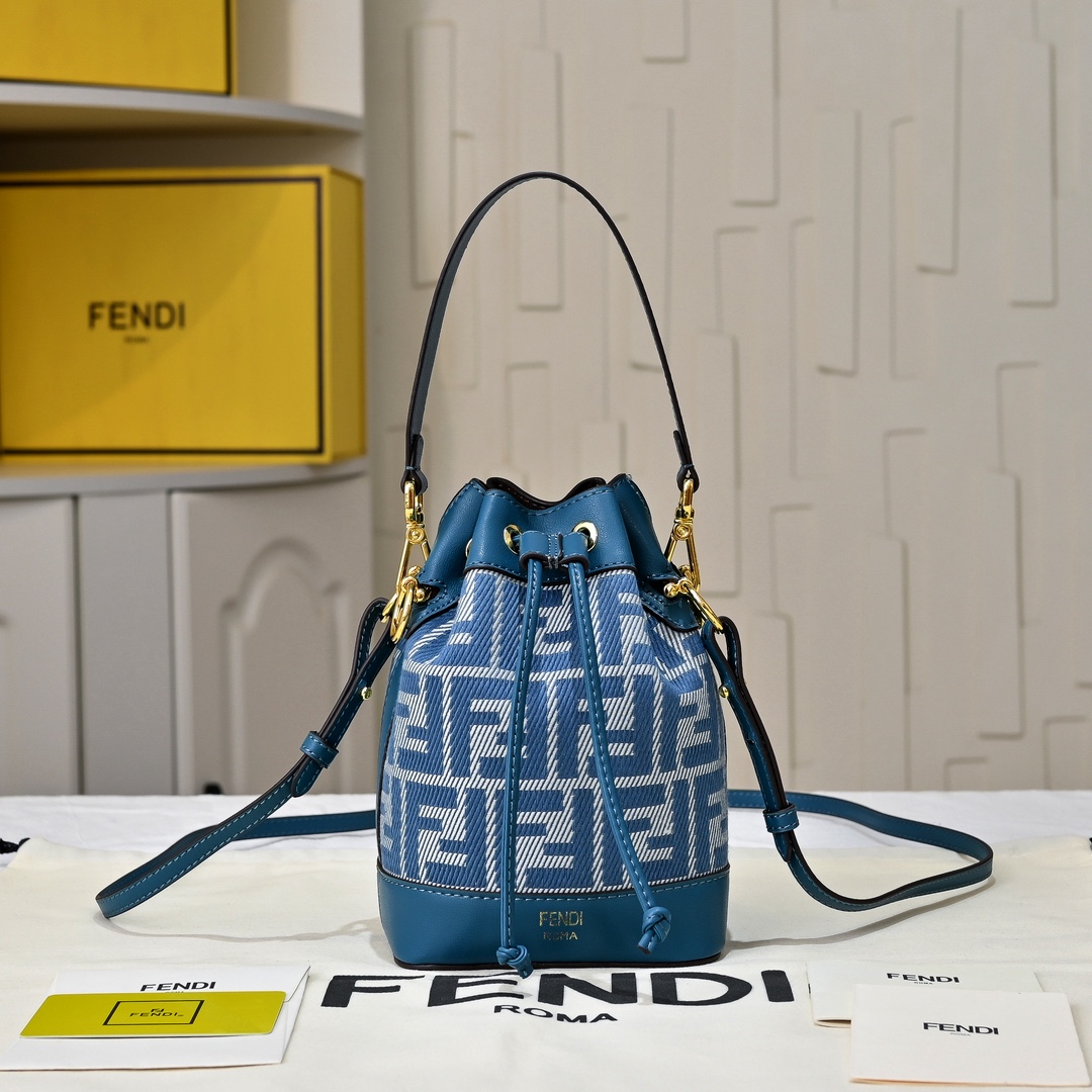 Fendi(フェンディ) 巾着 バッグ 14x12x18cm