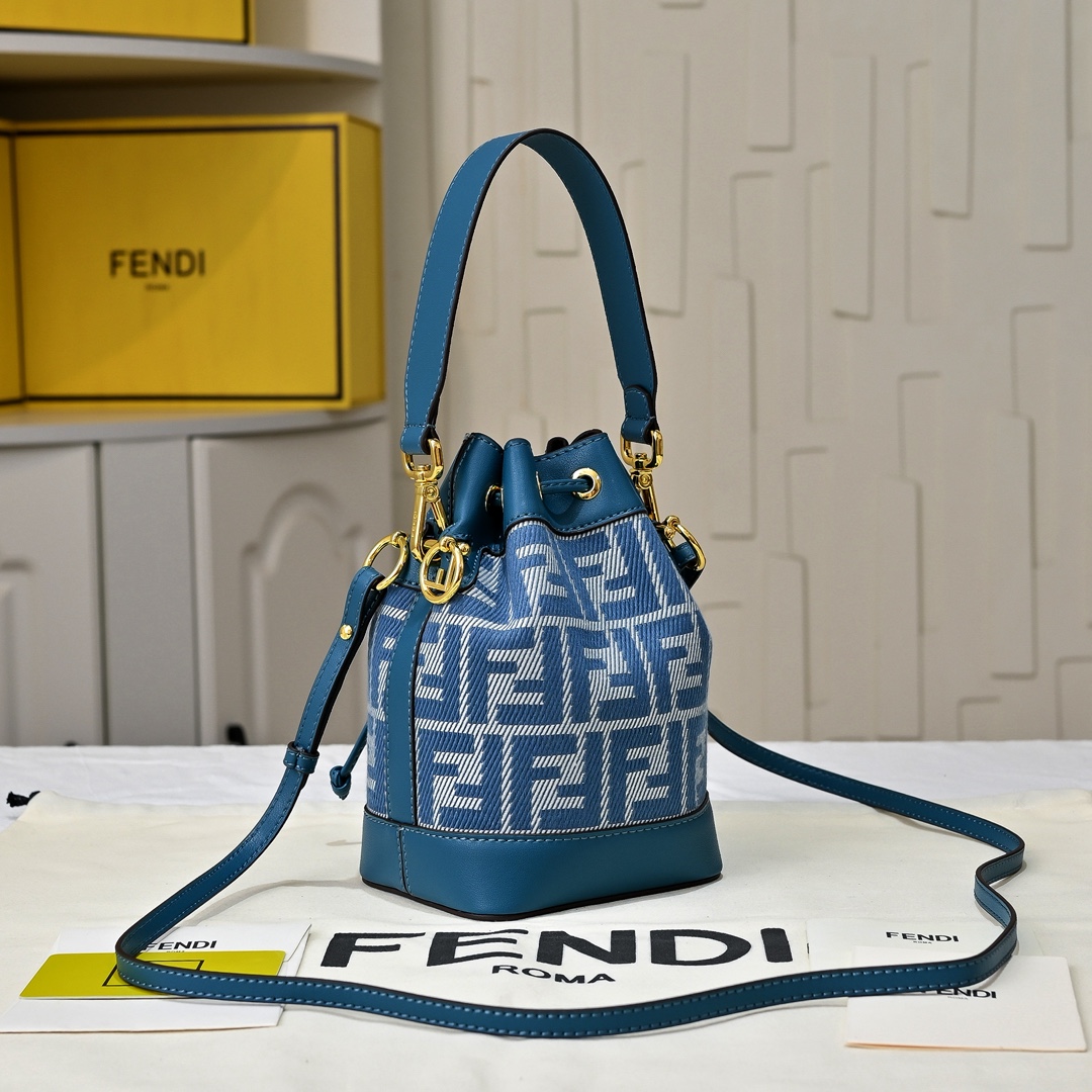 Fendi(フェンディ) 巾着 バッグ 14x12x18cm
