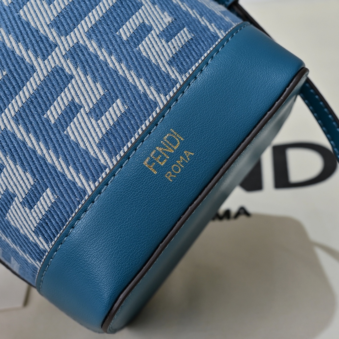 Fendi(フェンディ) 巾着 バッグ 14x12x18cm