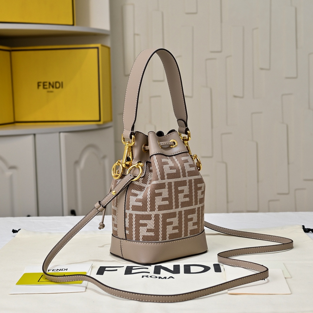 Fendi(フェンディ) 巾着 バッグ 14x12x18cm