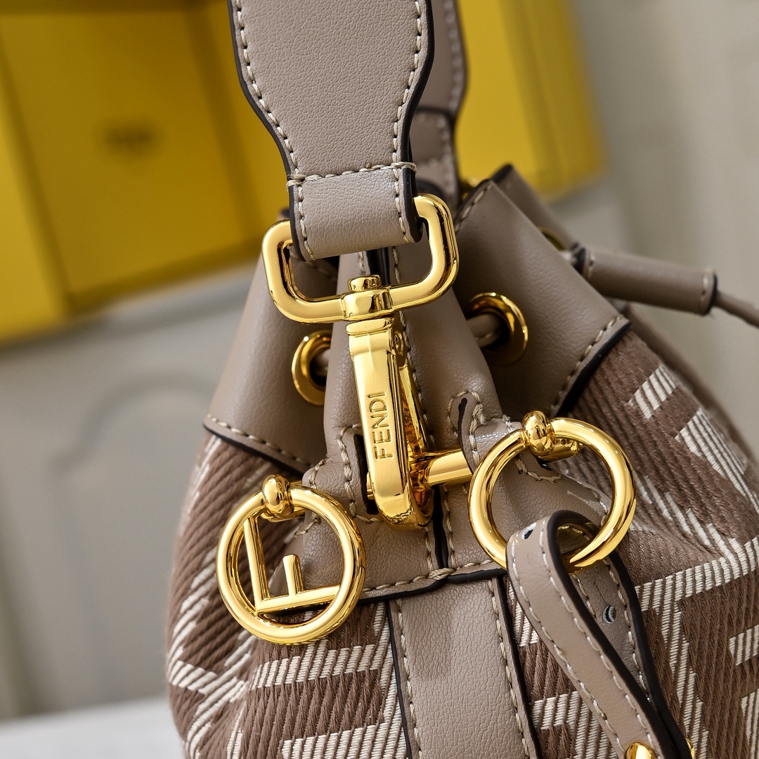 Fendi(フェンディ) 巾着 バッグ 14x12x18cm