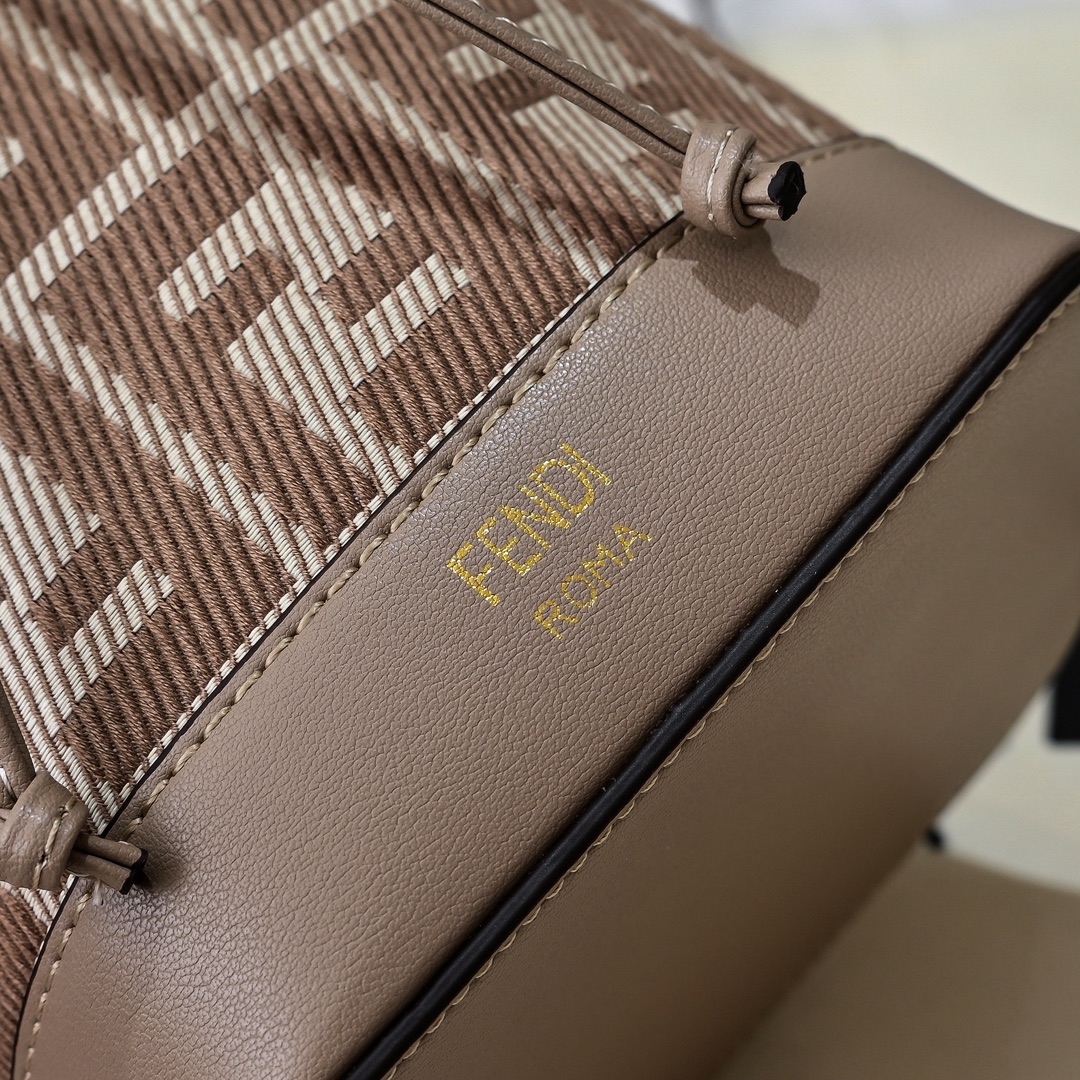 Fendi(フェンディ) 巾着 バッグ 14x12x18cm