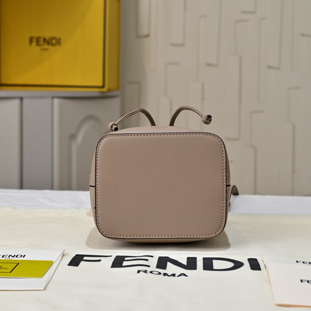 Fendi(フェンディ) 巾着 バッグ 14x12x18cm