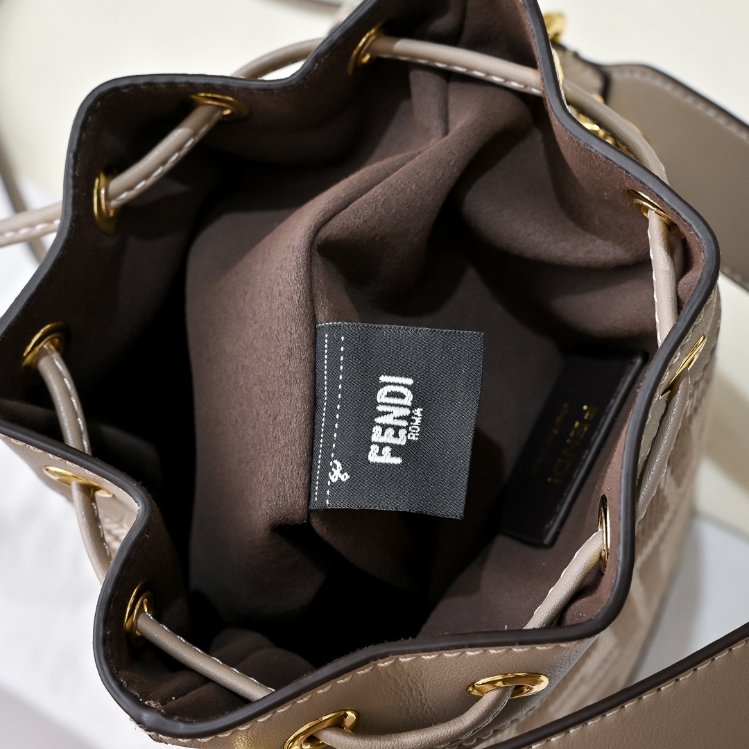 Fendi(フェンディ) 巾着 バッグ 14x12x18cm