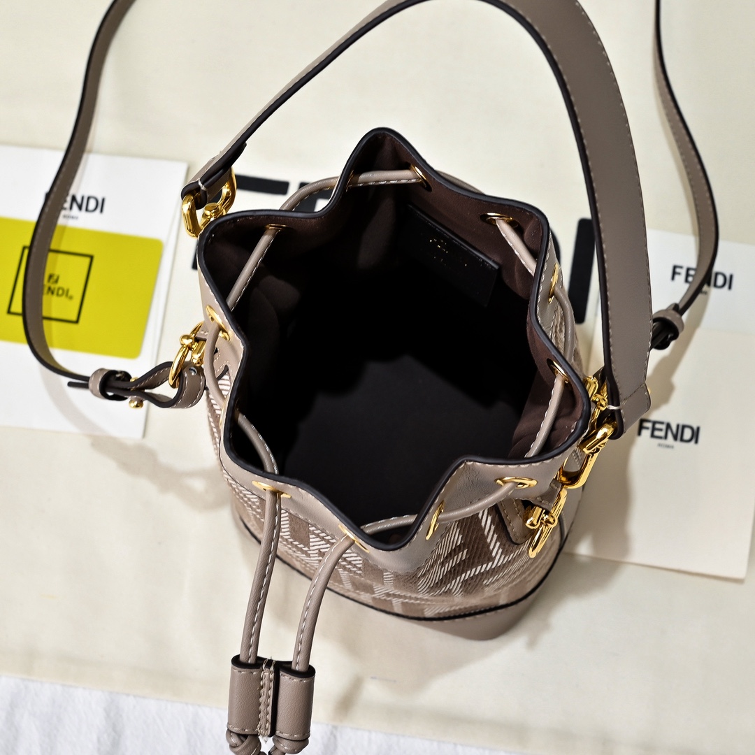 Fendi(フェンディ) 巾着 バッグ 14x12x18cm