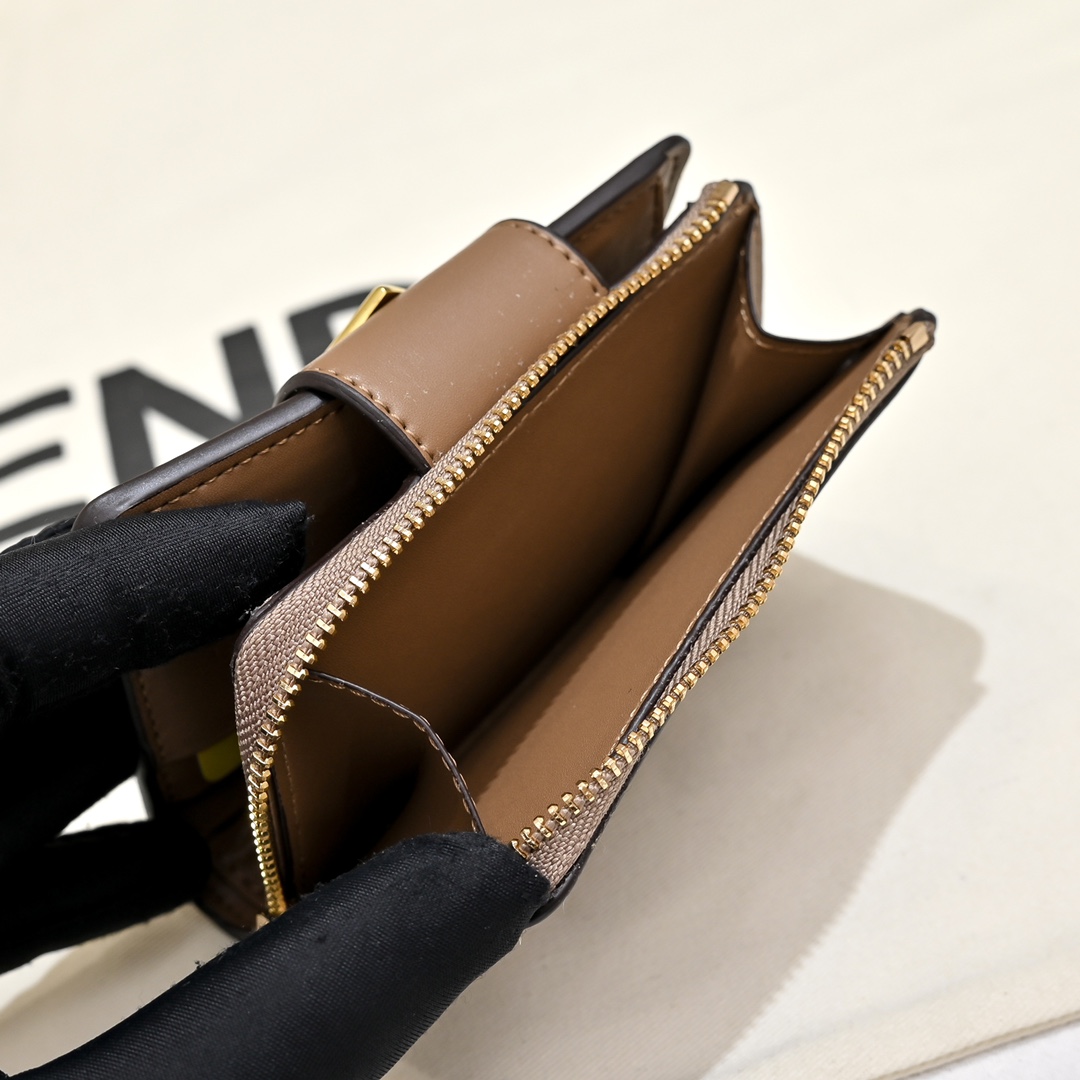 Fendi(フェンディ) FF Diamonds 財布 レディース 10X4X8cm