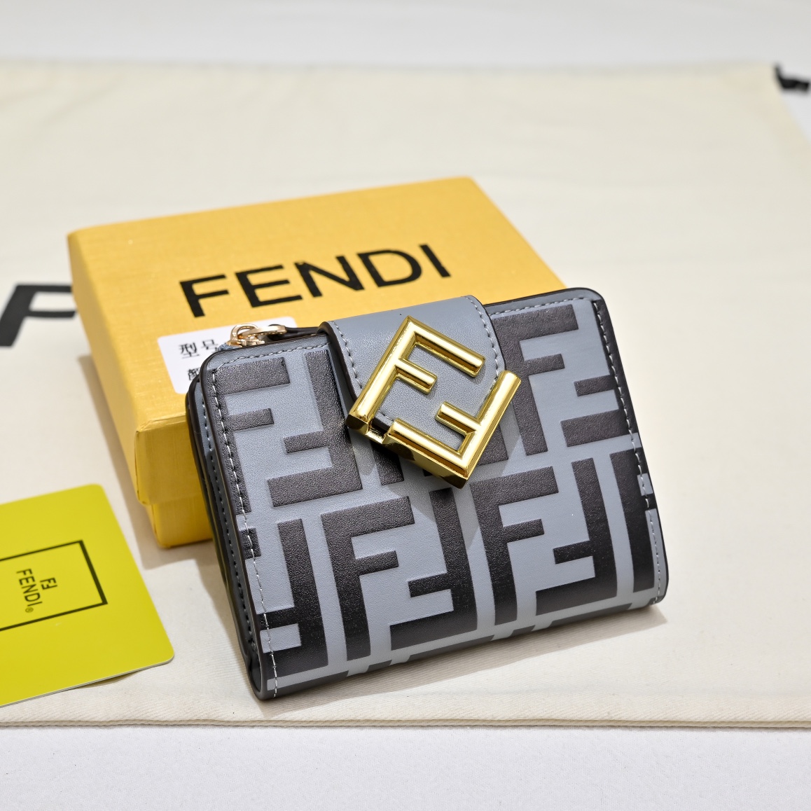 Fendi(フェンディ) FF Diamonds 財布 レディース 10X4X8cm