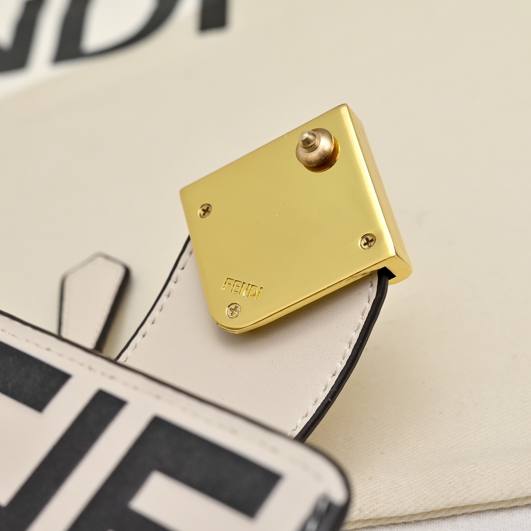 Fendi(フェンディ) FF Diamonds 財布 レディース 10X4X8cm
