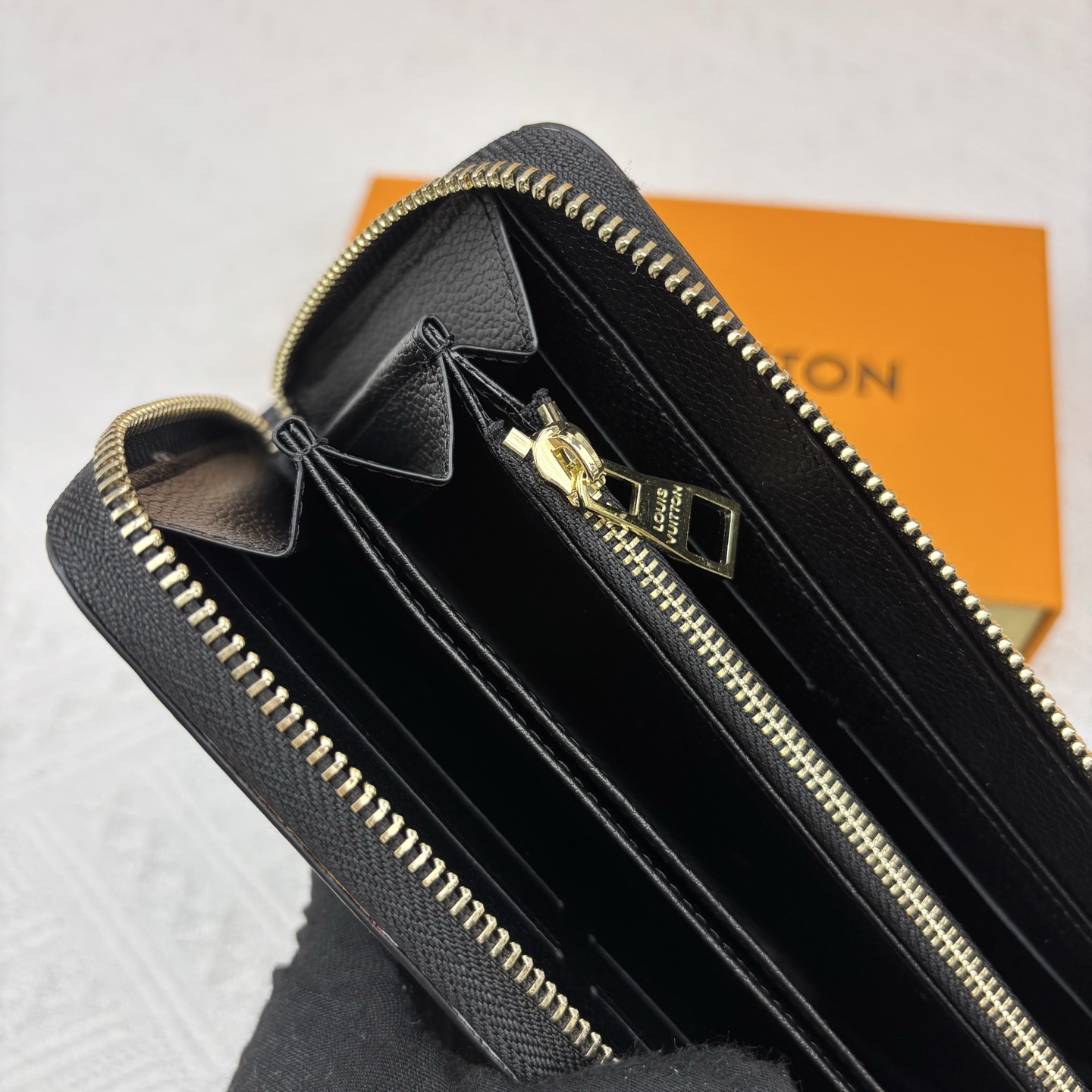 ルイ ヴィトン ( Louis Vuitton)  Crafty 長 財布 10x19.5cm