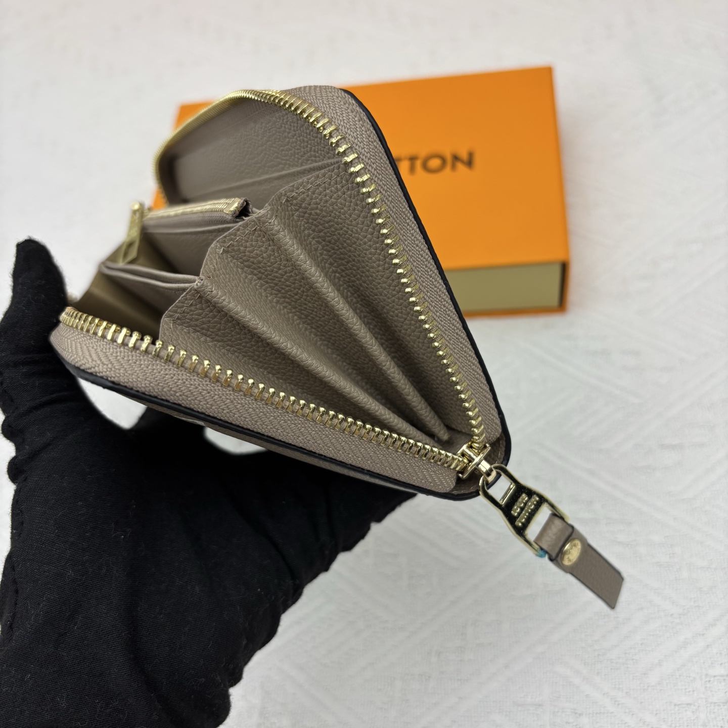 ルイ ヴィトン ( Louis Vuitton)  Crafty 長 財布 10x19.5cm