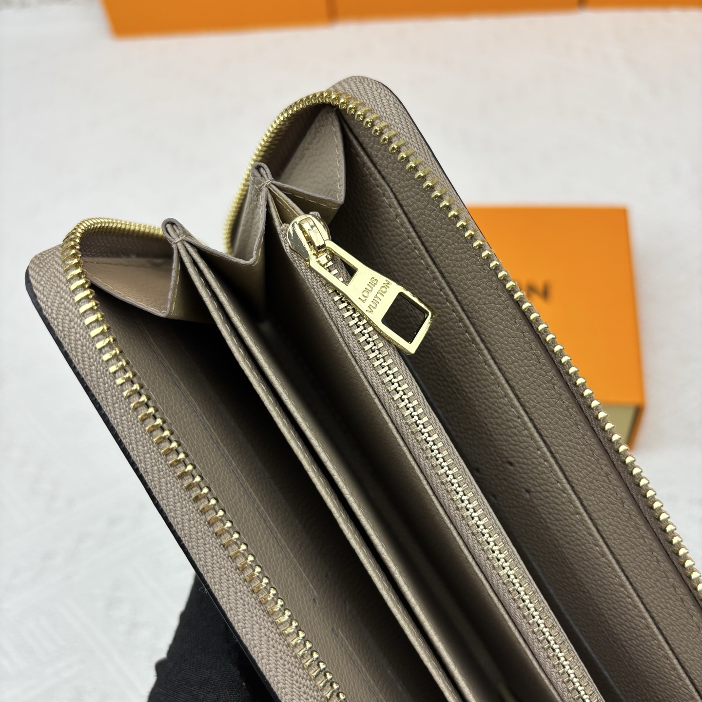 ルイ ヴィトン ( Louis Vuitton)  Crafty 長 財布 10x19.5cm
