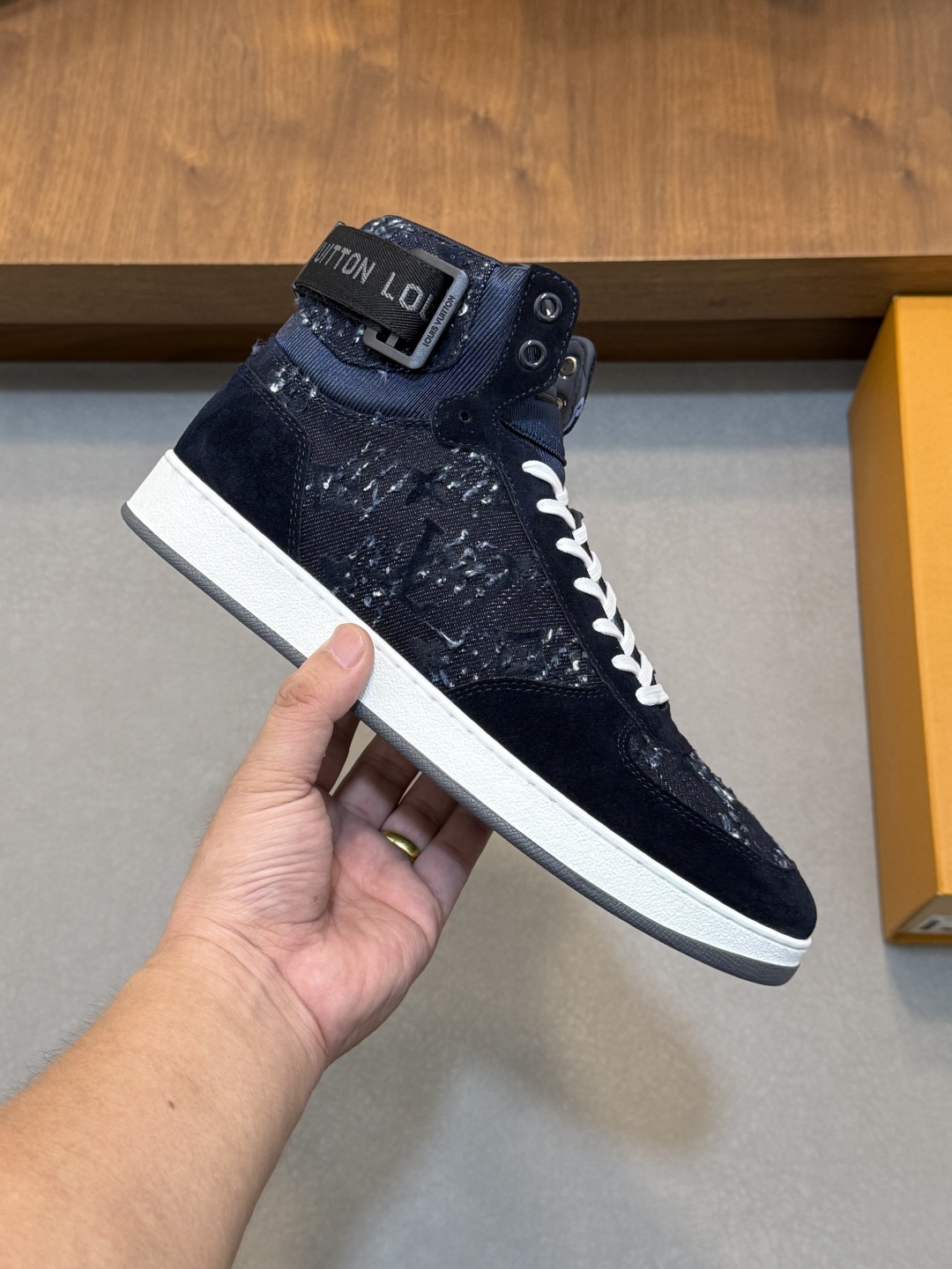 ルイ・ヴィトン(Louis Vuitton) スニーカー メンズ