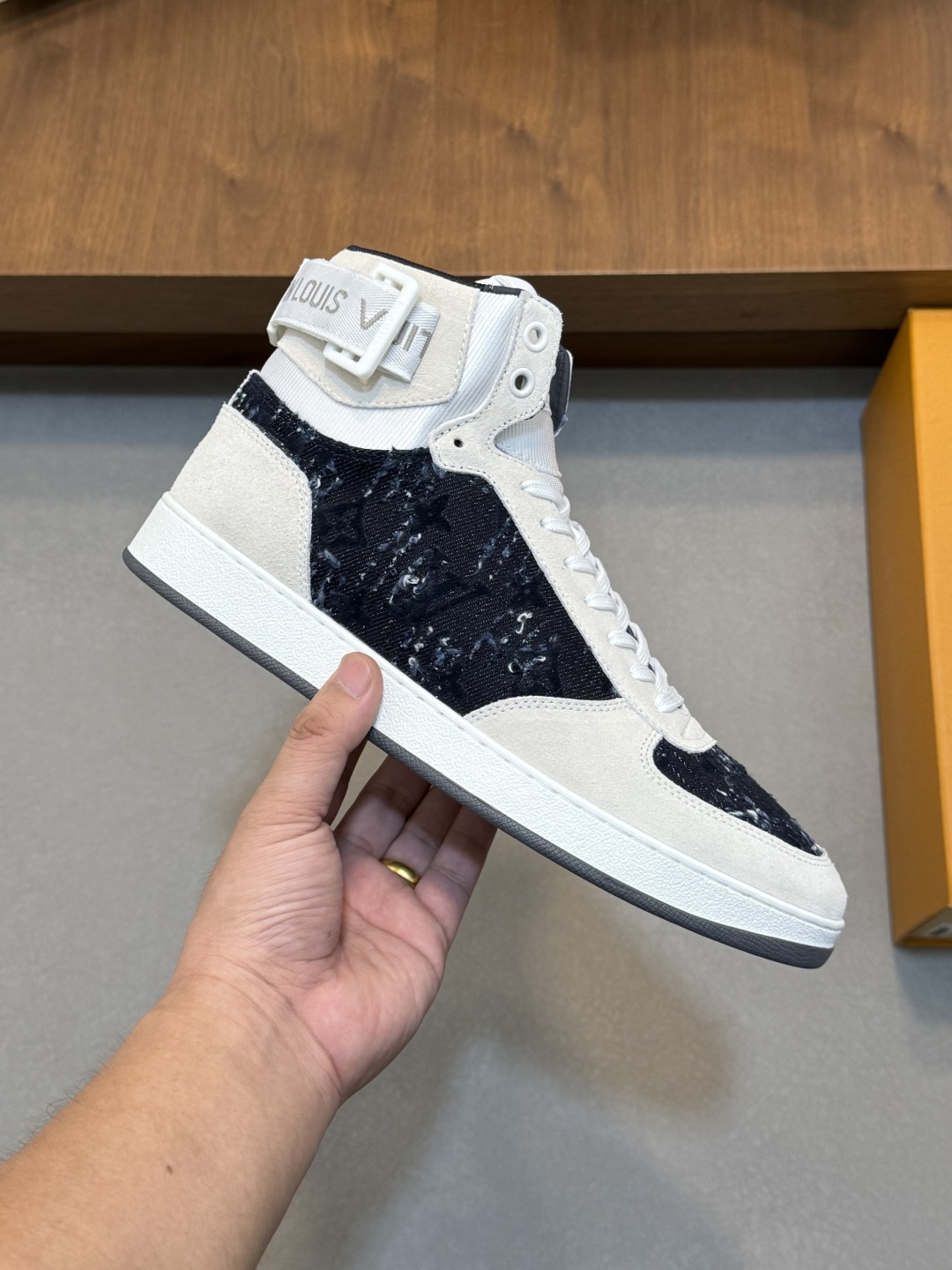 ルイ・ヴィトン(Louis Vuitton) スニーカー メンズ