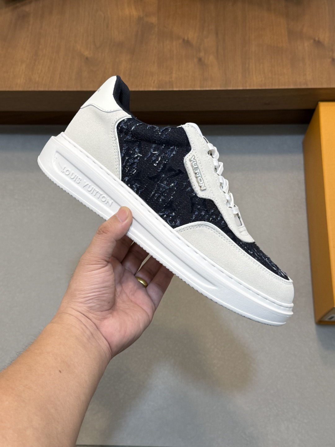 ルイ・ヴィトン(Louis Vuitton) スニーカー メンズ