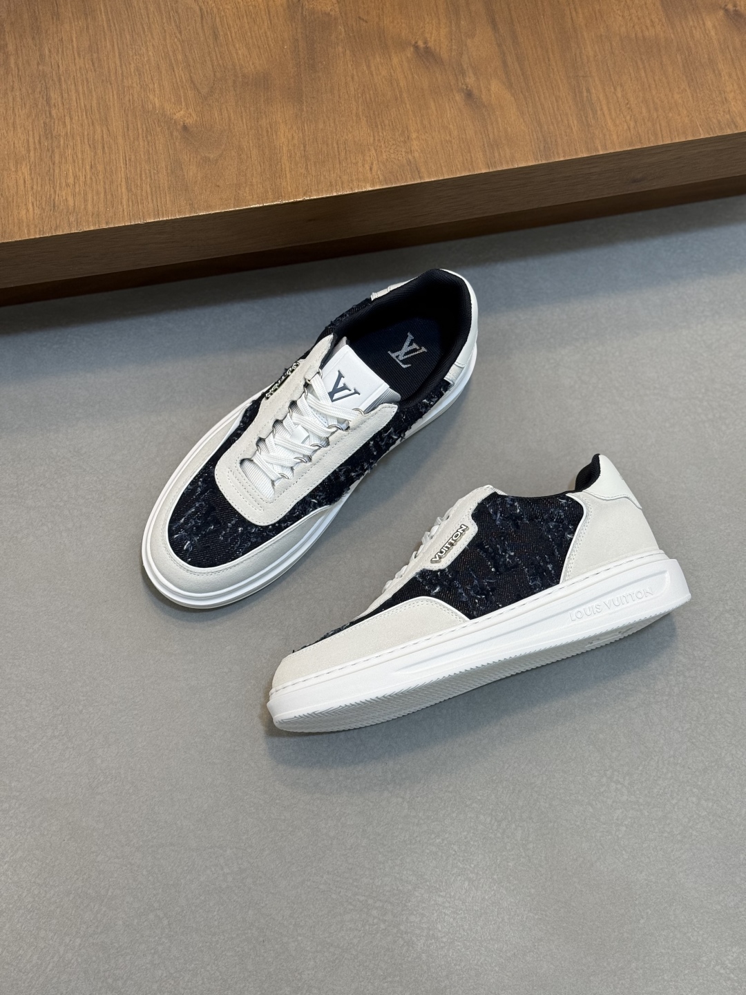 ルイ・ヴィトン(Louis Vuitton) スニーカー メンズ