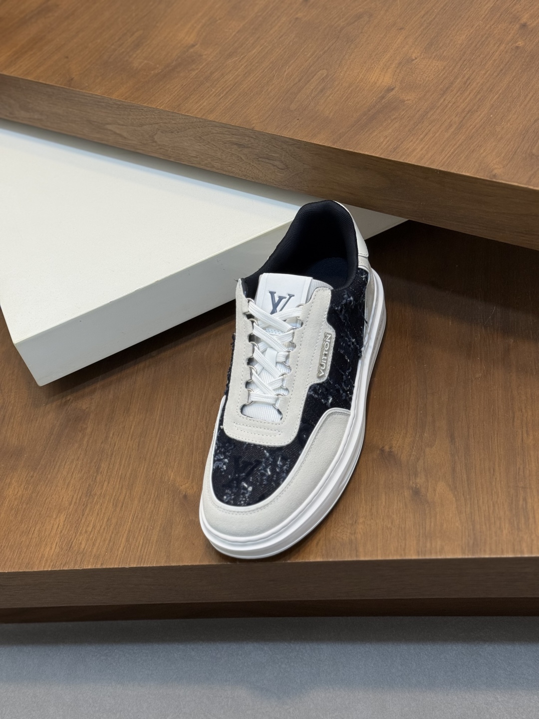 ルイ・ヴィトン(Louis Vuitton) スニーカー メンズ