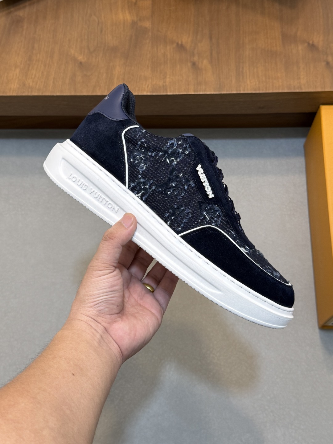 ルイ・ヴィトン(Louis Vuitton) スニーカー メンズ