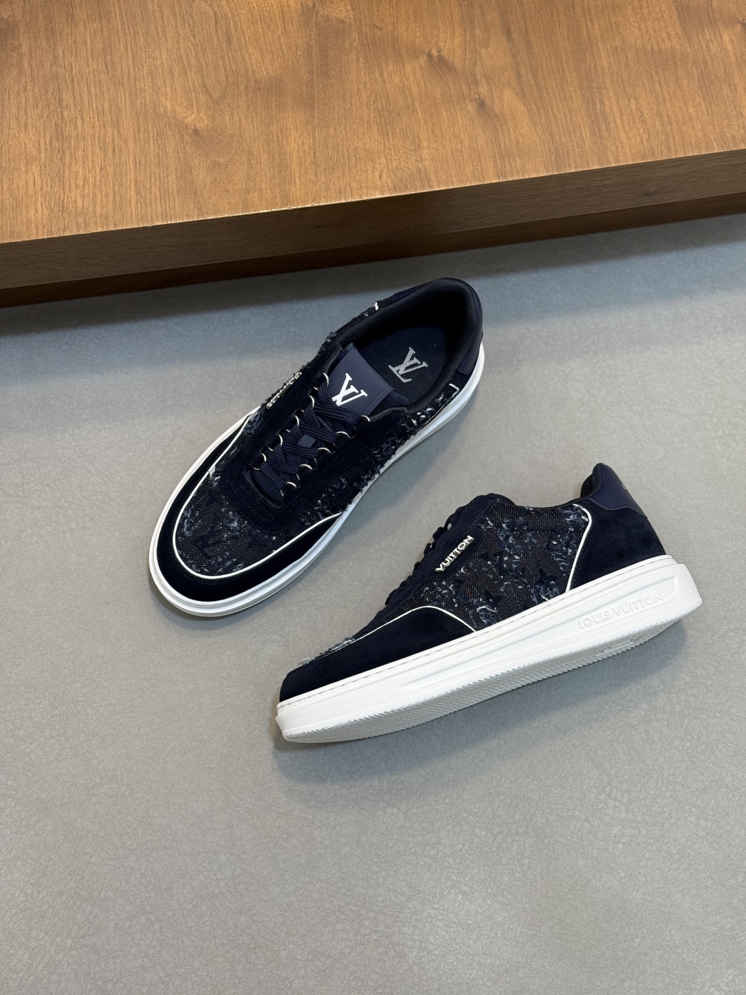 ルイ・ヴィトン(Louis Vuitton) スニーカー メンズ