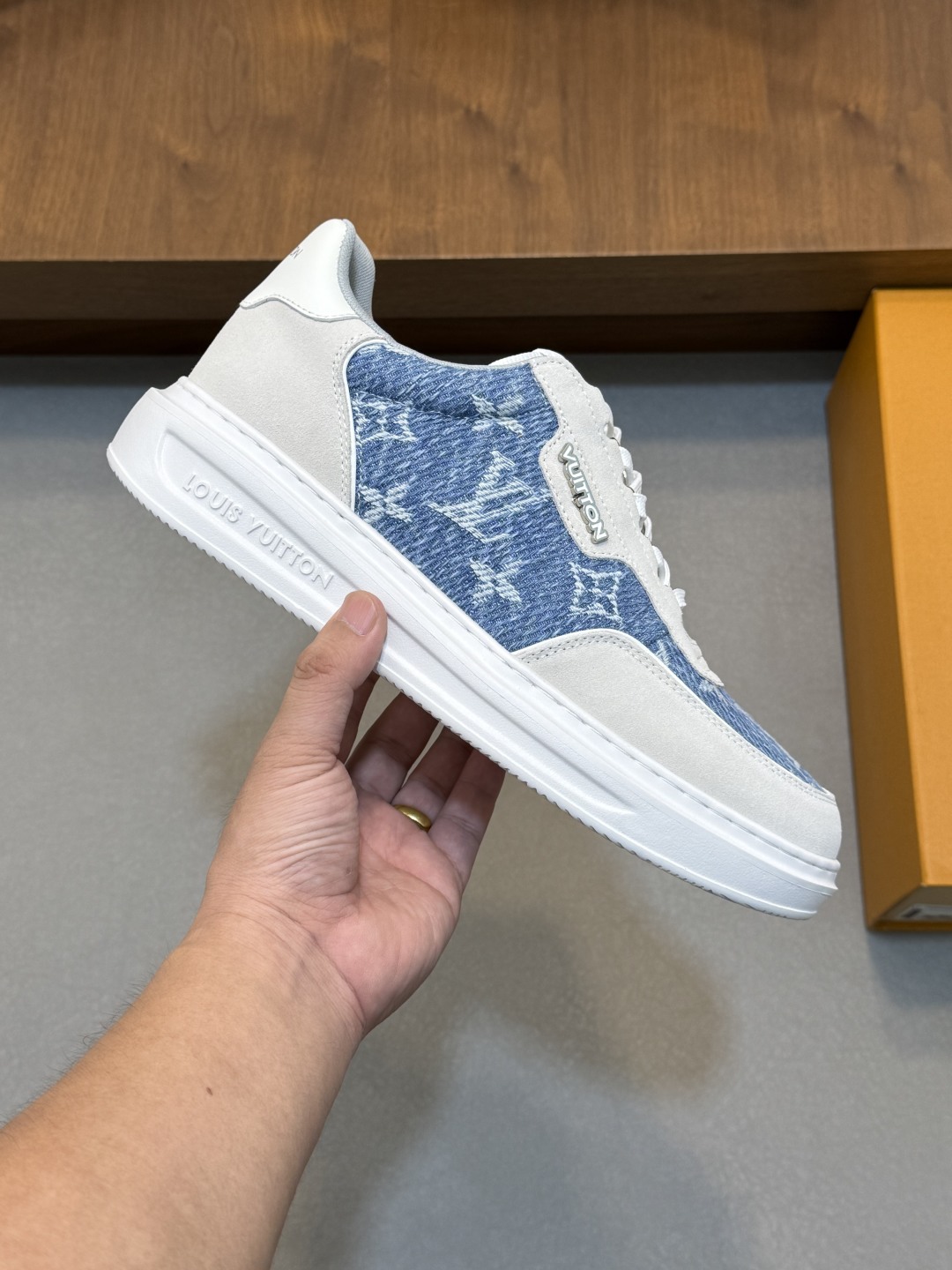 ルイ・ヴィトン(Louis Vuitton) スニーカー メンズ