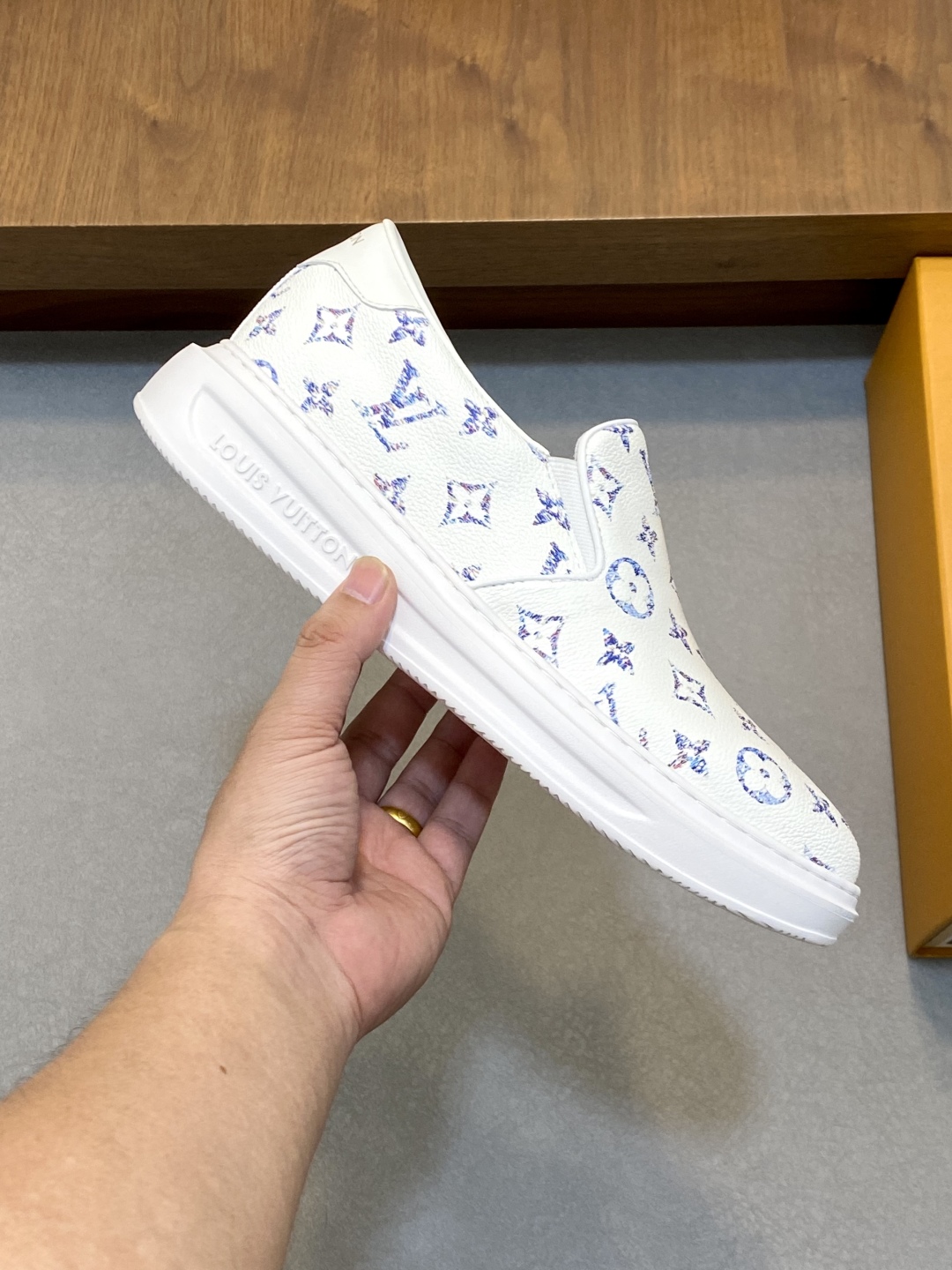 ルイ・ヴィトン(Louis Vuitton) スニーカー メンズ