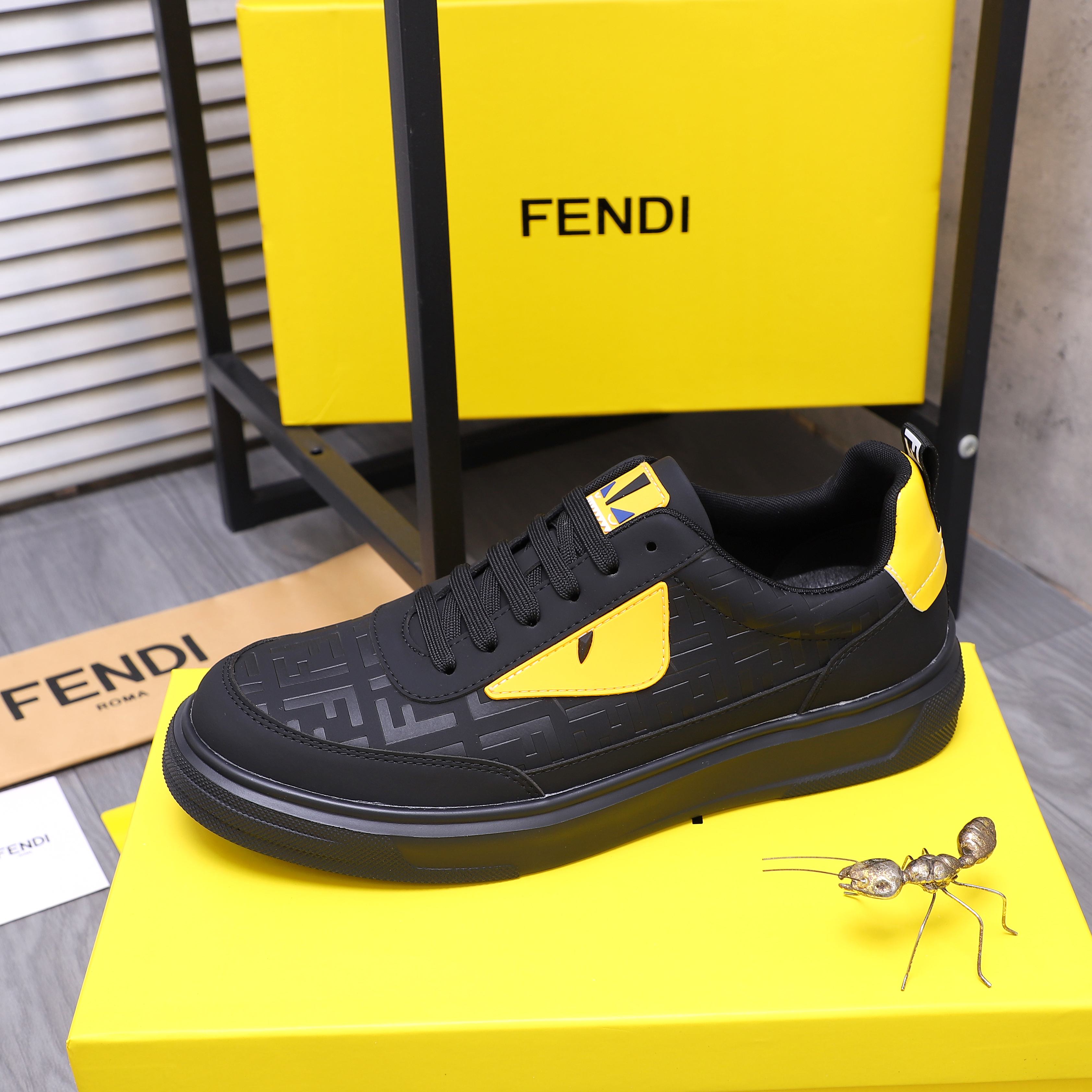 Fendi スニーカー メンズ