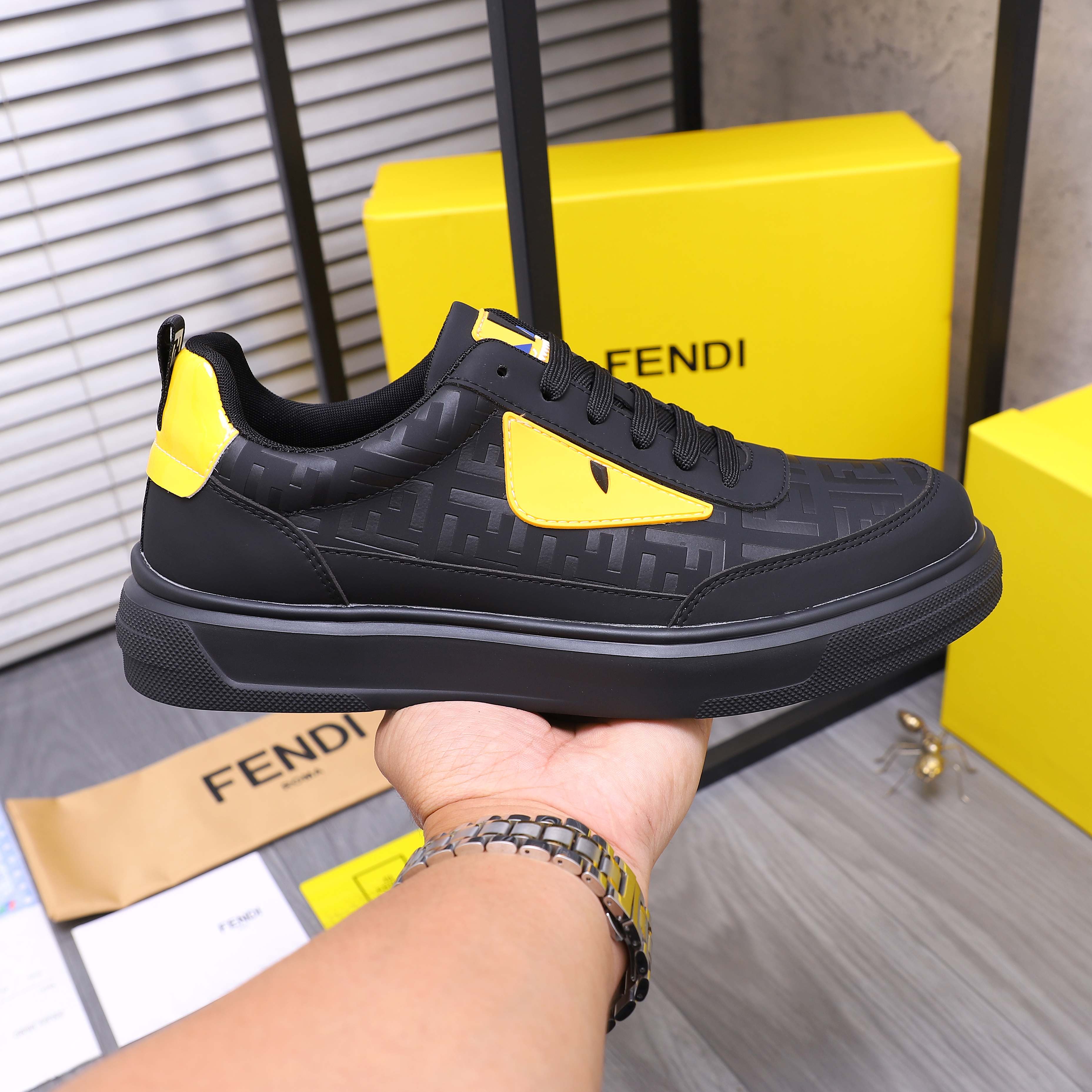 Fendi スニーカー メンズ