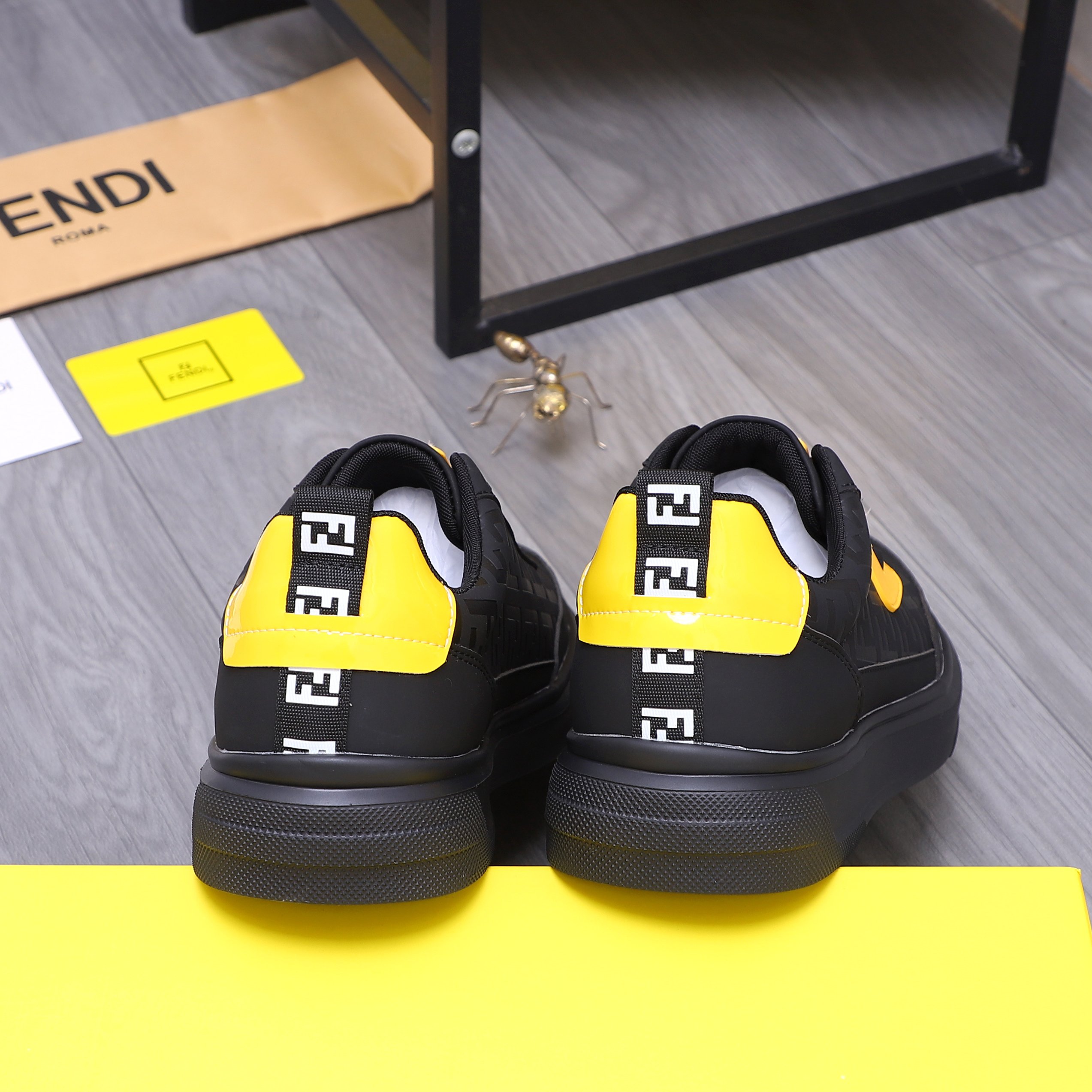 Fendi スニーカー メンズ