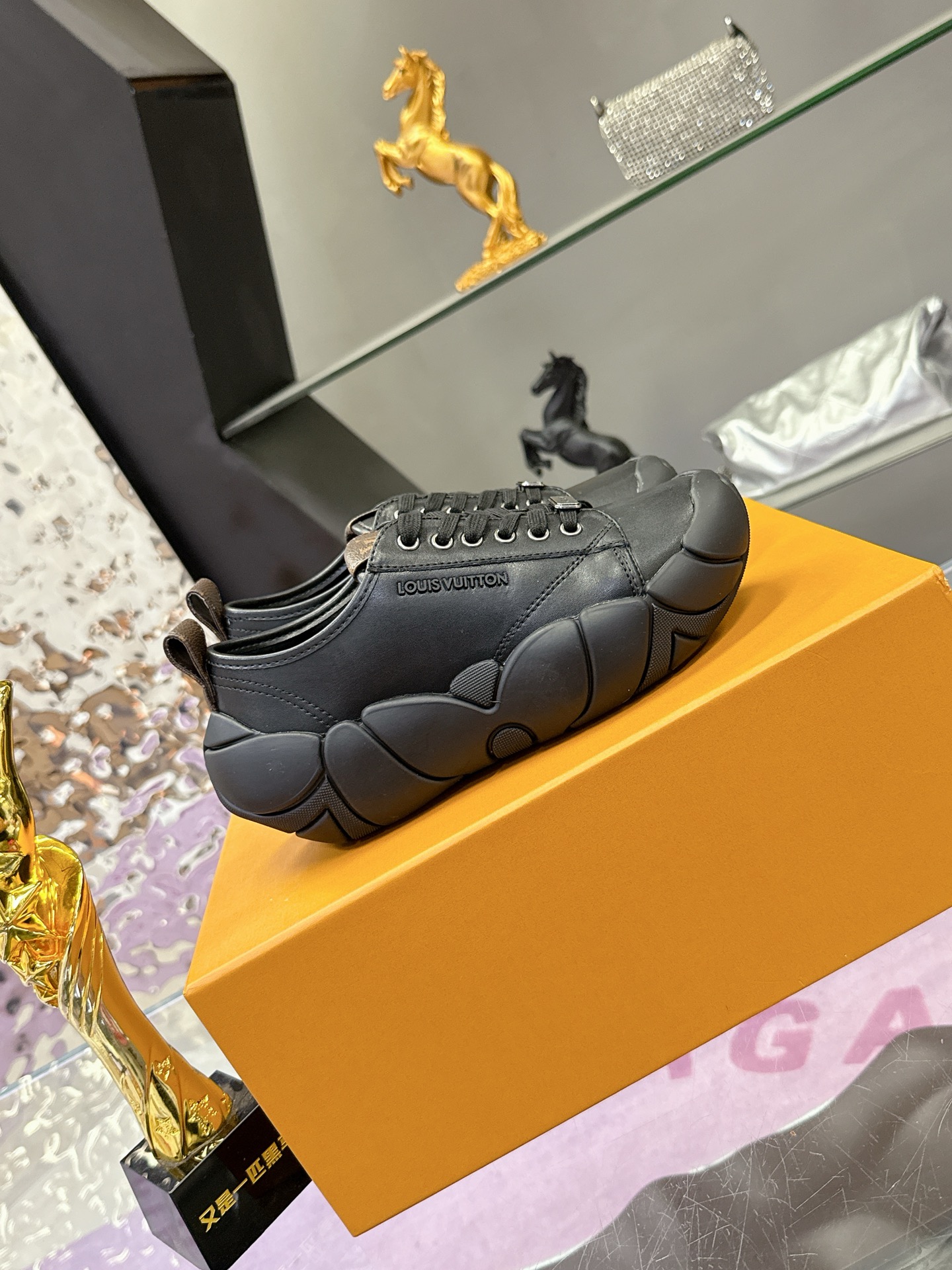 ルイ ヴィトン ( Louis Vuitton) 2025 レディース 靴  レザー  5cm厚底