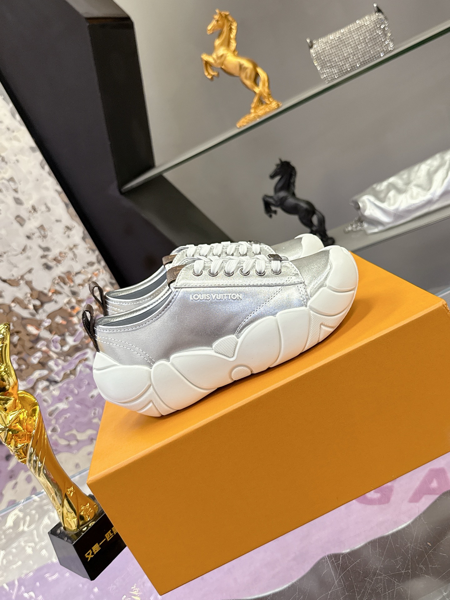 ルイ ヴィトン ( Louis Vuitton) 2025 レディース 靴  レザー  5cm厚底