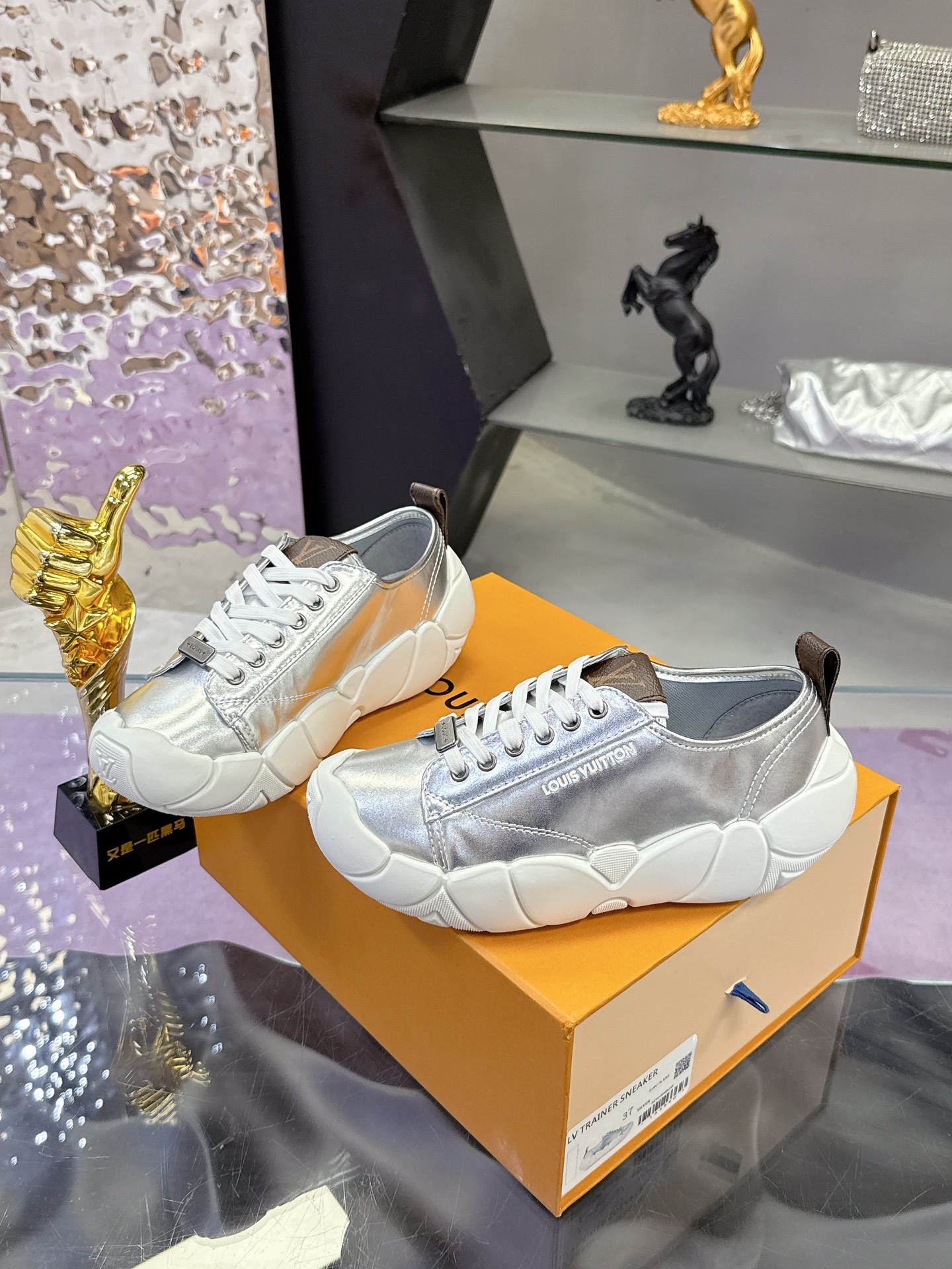 ルイ ヴィトン ( Louis Vuitton) 2025 レディース 靴  レザー  5cm厚底