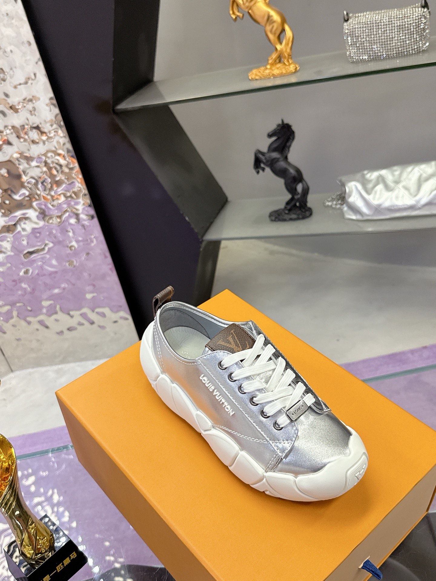 ルイ ヴィトン ( Louis Vuitton) 2025 レディース 靴  レザー  5cm厚底