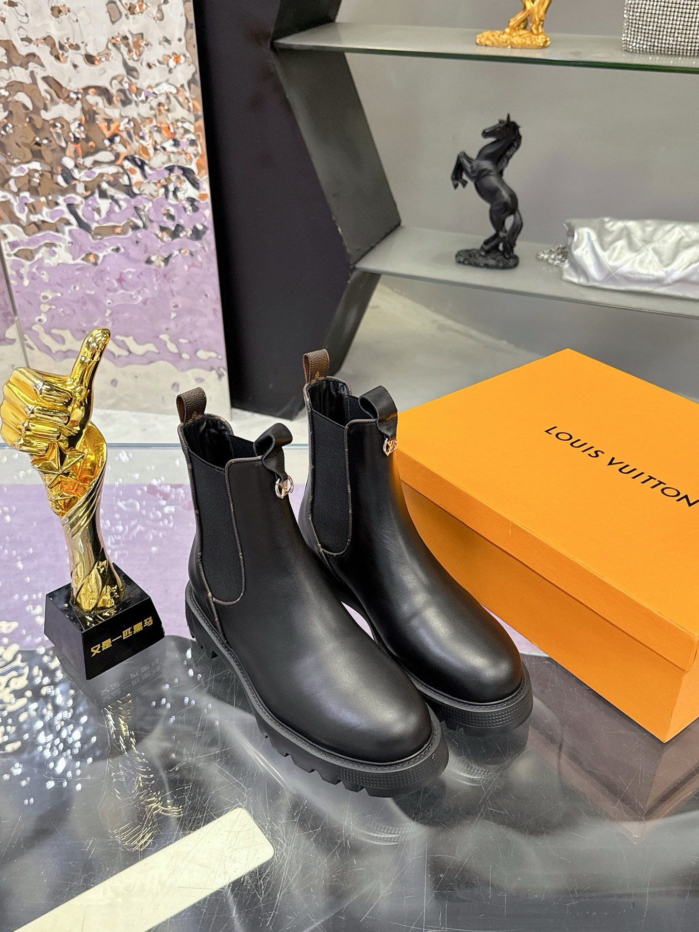 ルイ ヴィトン ( Louis Vuitton) 2025 レディース 靴  レザー