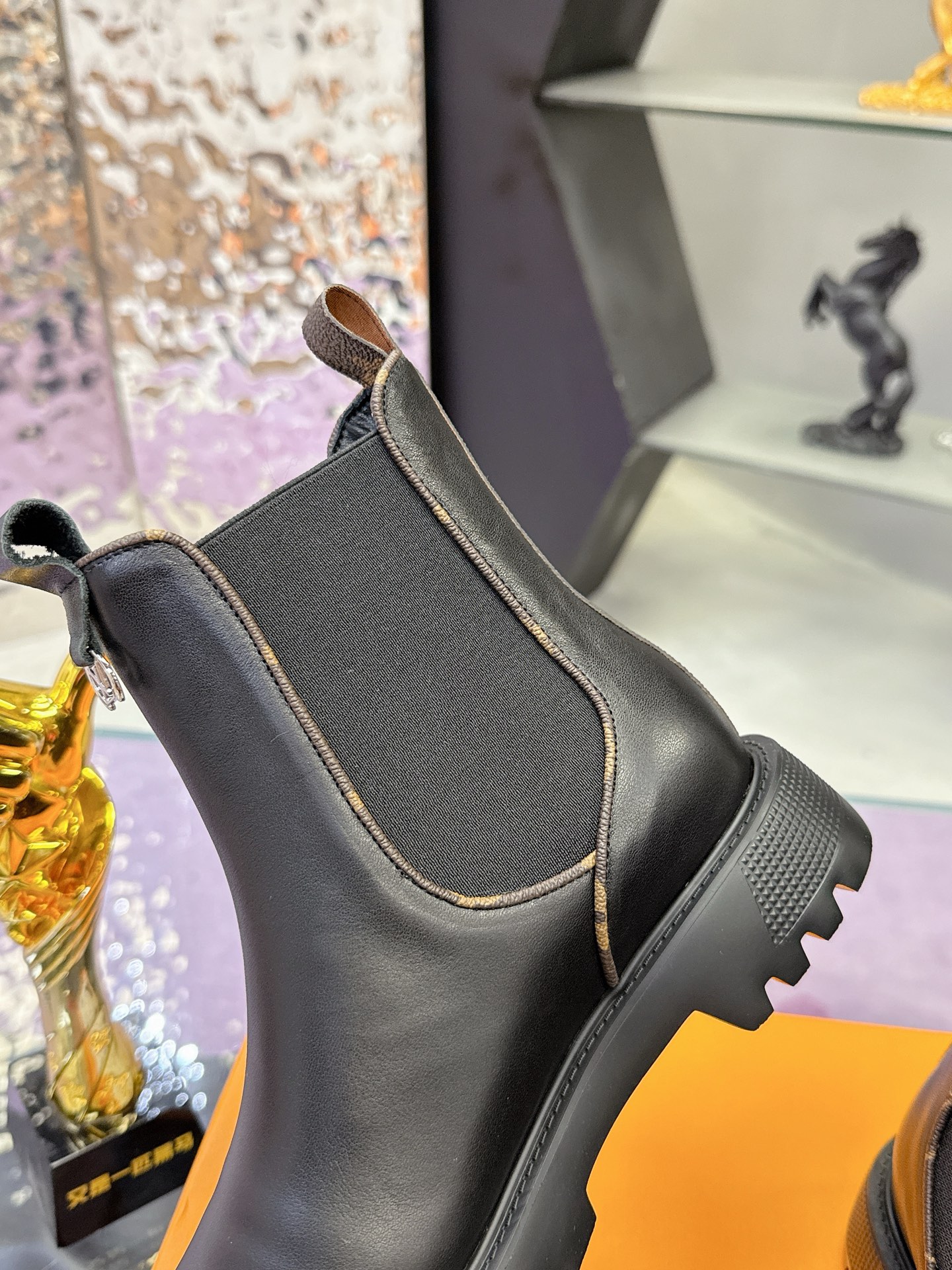 ルイ ヴィトン ( Louis Vuitton) 2025 レディース 靴  レザー