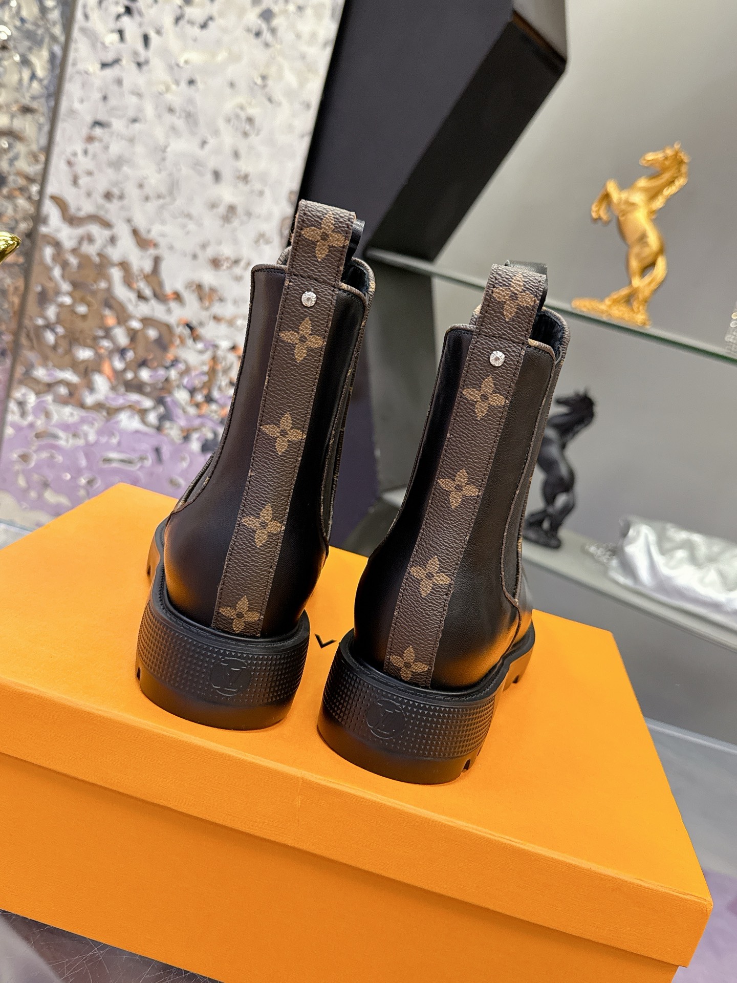 ルイ ヴィトン ( Louis Vuitton) 2025 レディース 靴  レザー
